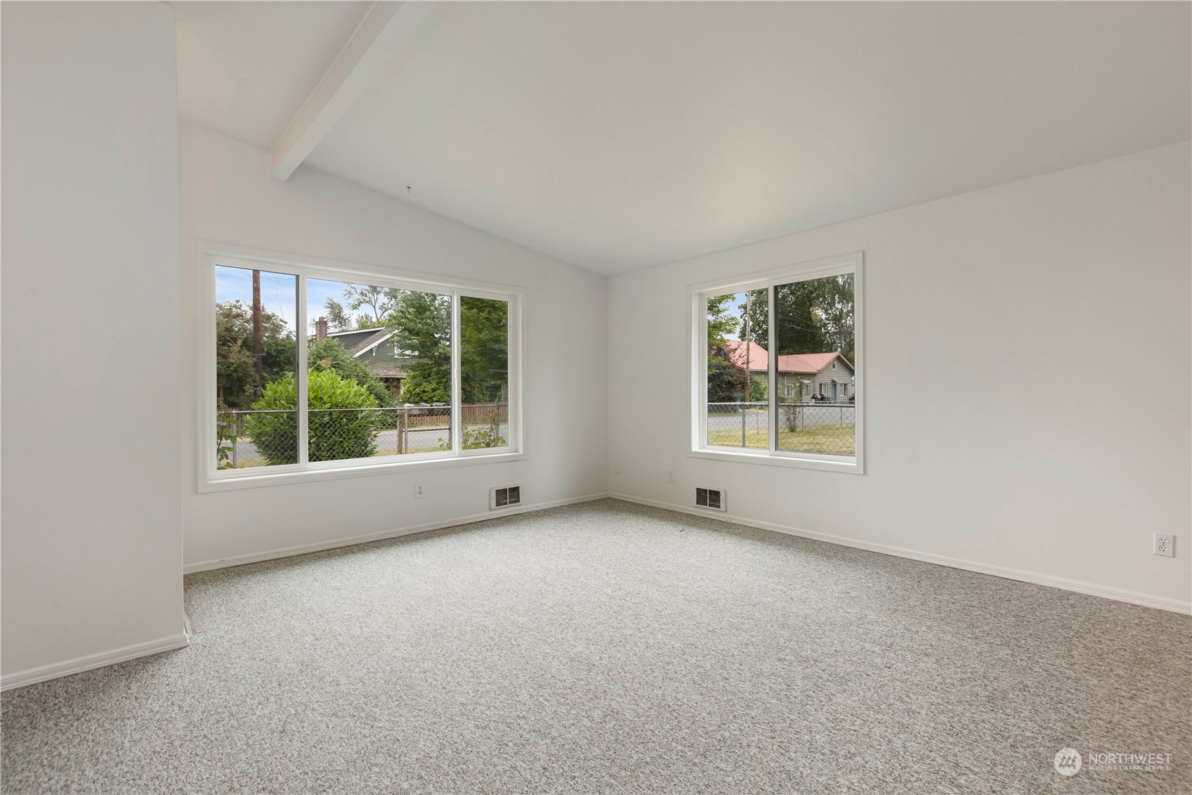 629 Monroe Street Monroe, WA 98272 - Photo 23 of 38 an empty room with windows