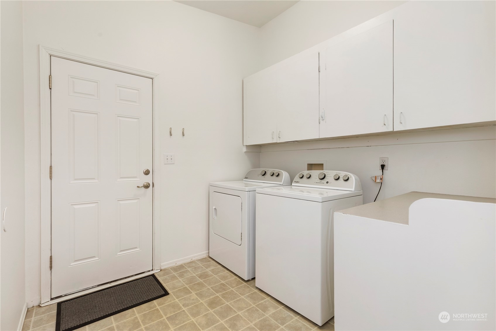629 Monroe Street Monroe, WA 98272 - Photo 34 of 38 a utility room with dryer and washer