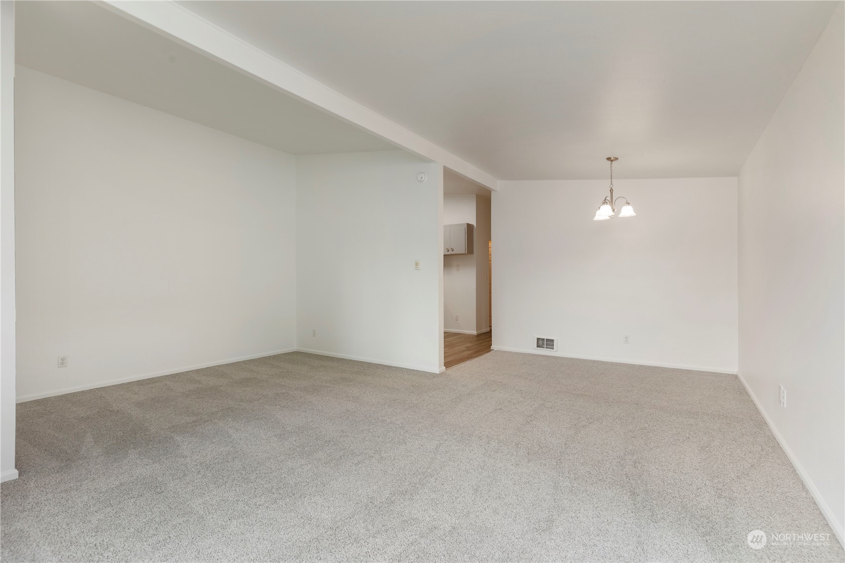 629 Monroe Street Monroe, WA 98272 - Photo 5 of 38 an empty room with an entryway