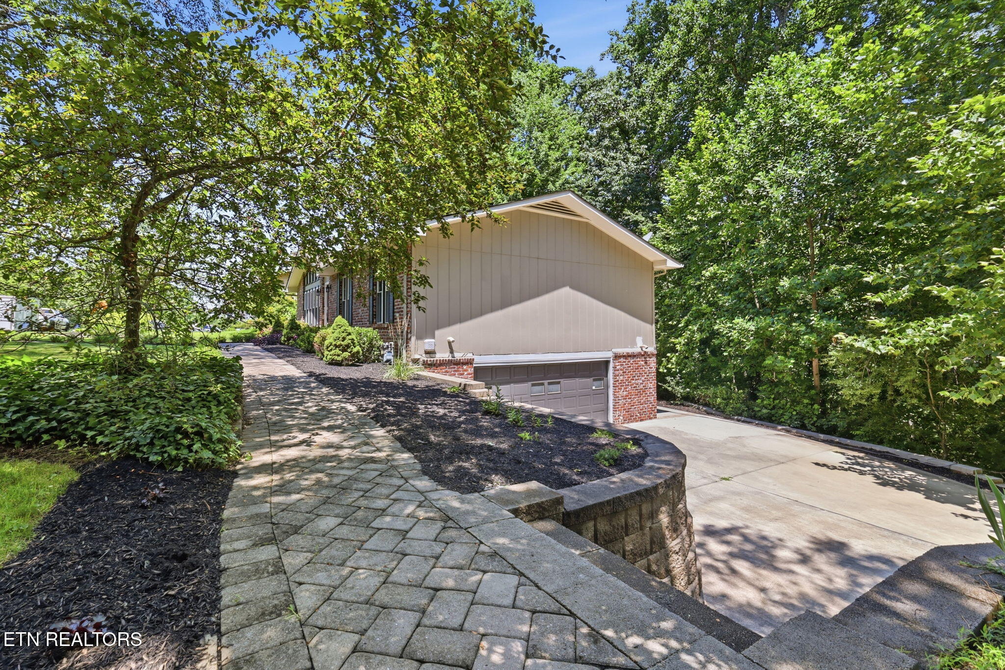 211 Connors Circle Oak Ridge, TN 37830 - Photo 15 of 56 16-web-or-mls-3F1A8636