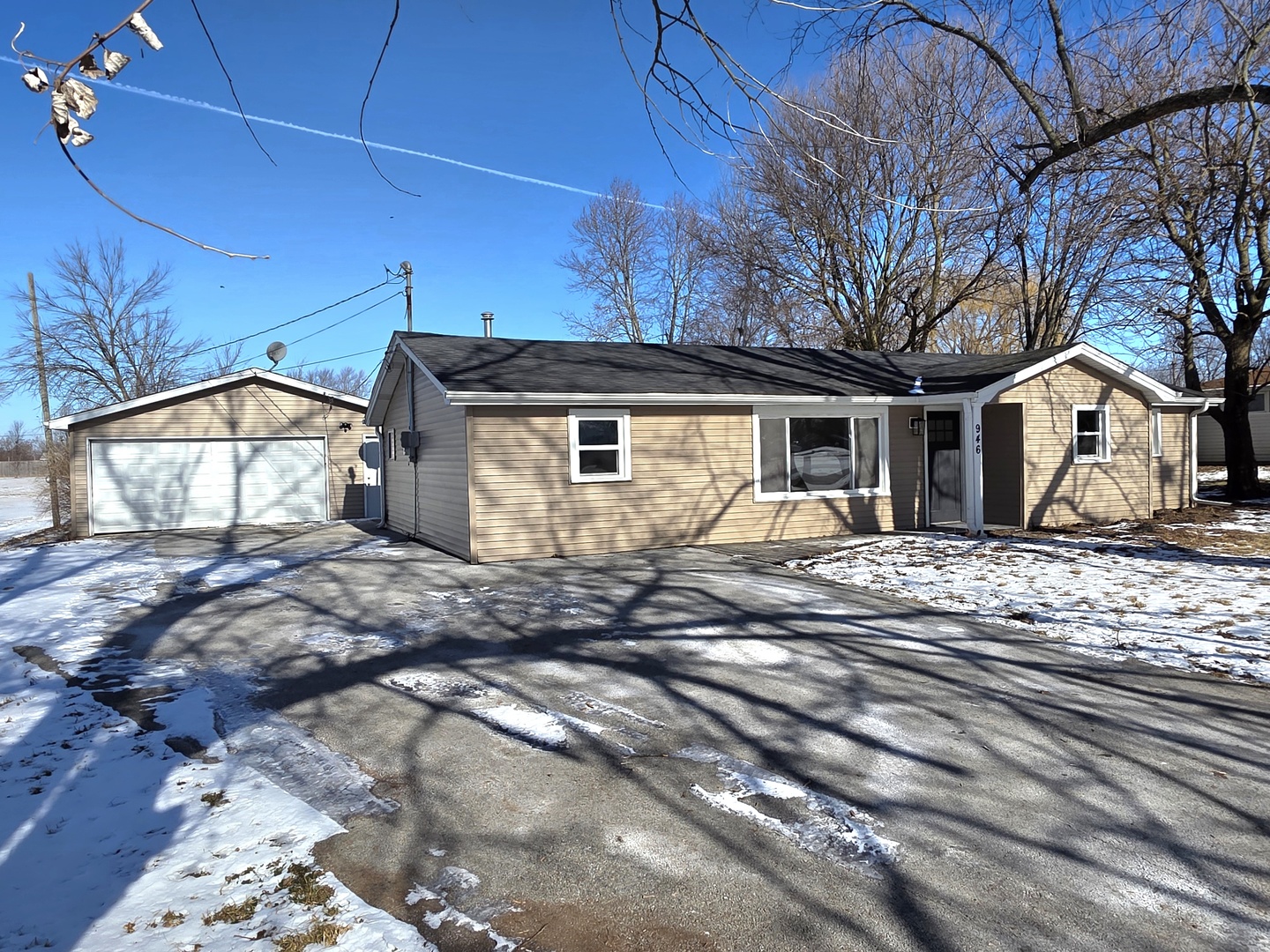 946 West Arlington Lane Crete, IL 60417 - Photo 1 of 27 a view of a house with a patio