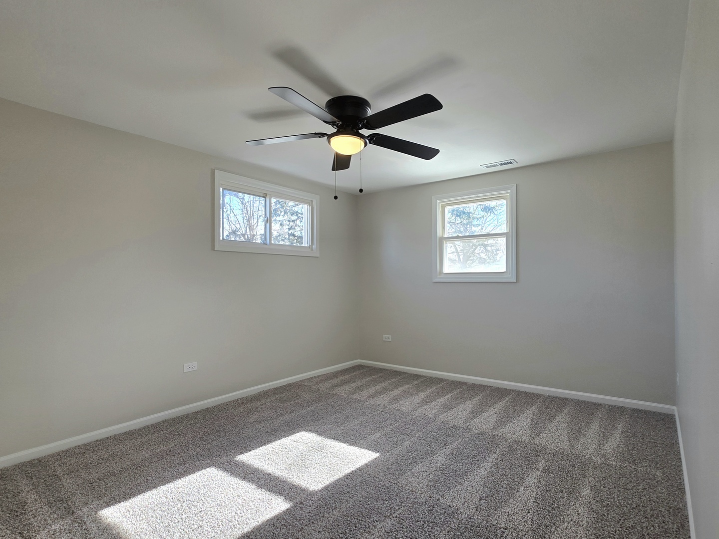 946 West Arlington Lane Crete, IL 60417 - Photo 12 of 27 a view of a ceiling fan in a room