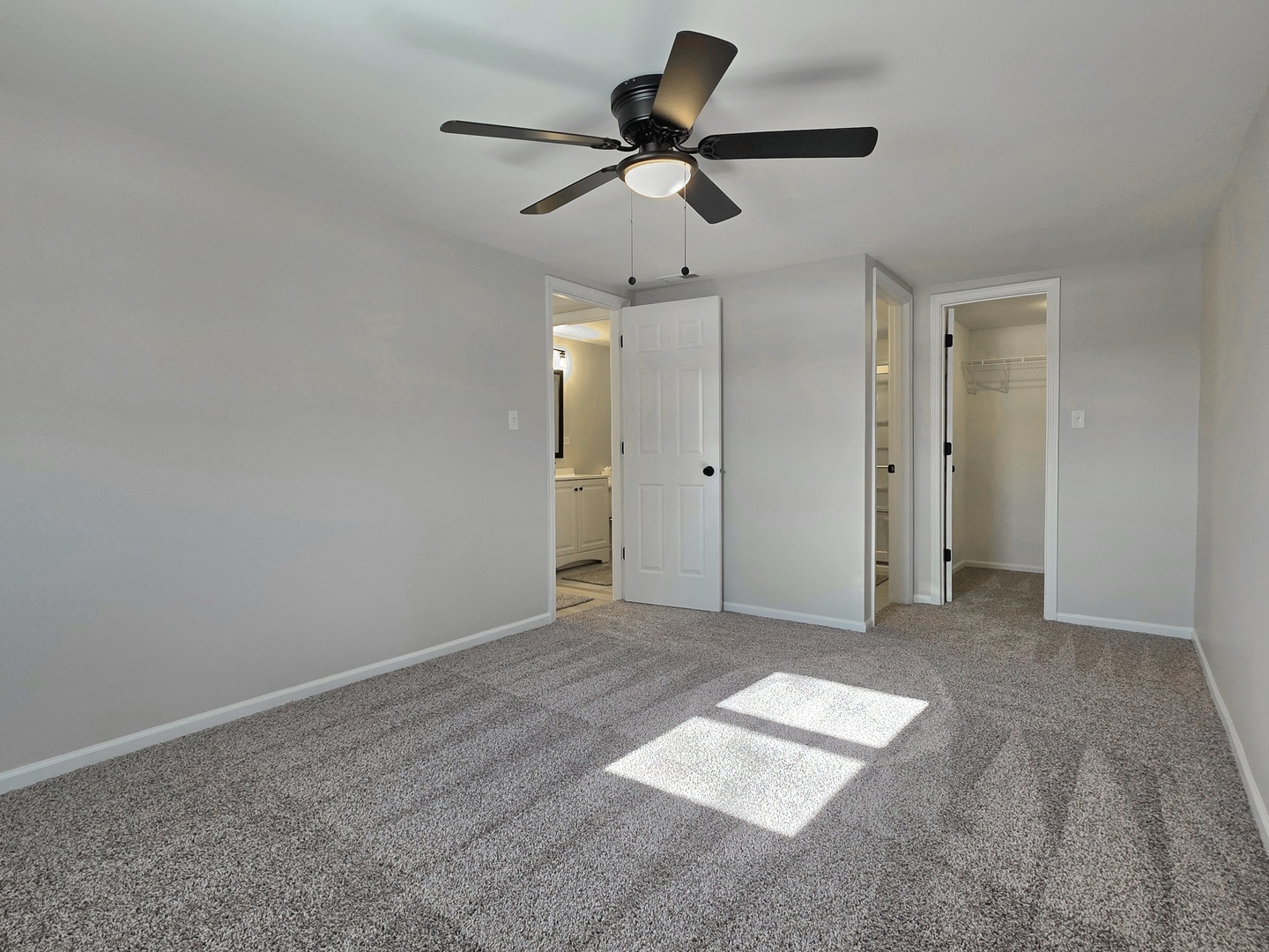 946 West Arlington Lane Crete, IL 60417 - Photo 13 of 27 a view of empty room with ceiling fan