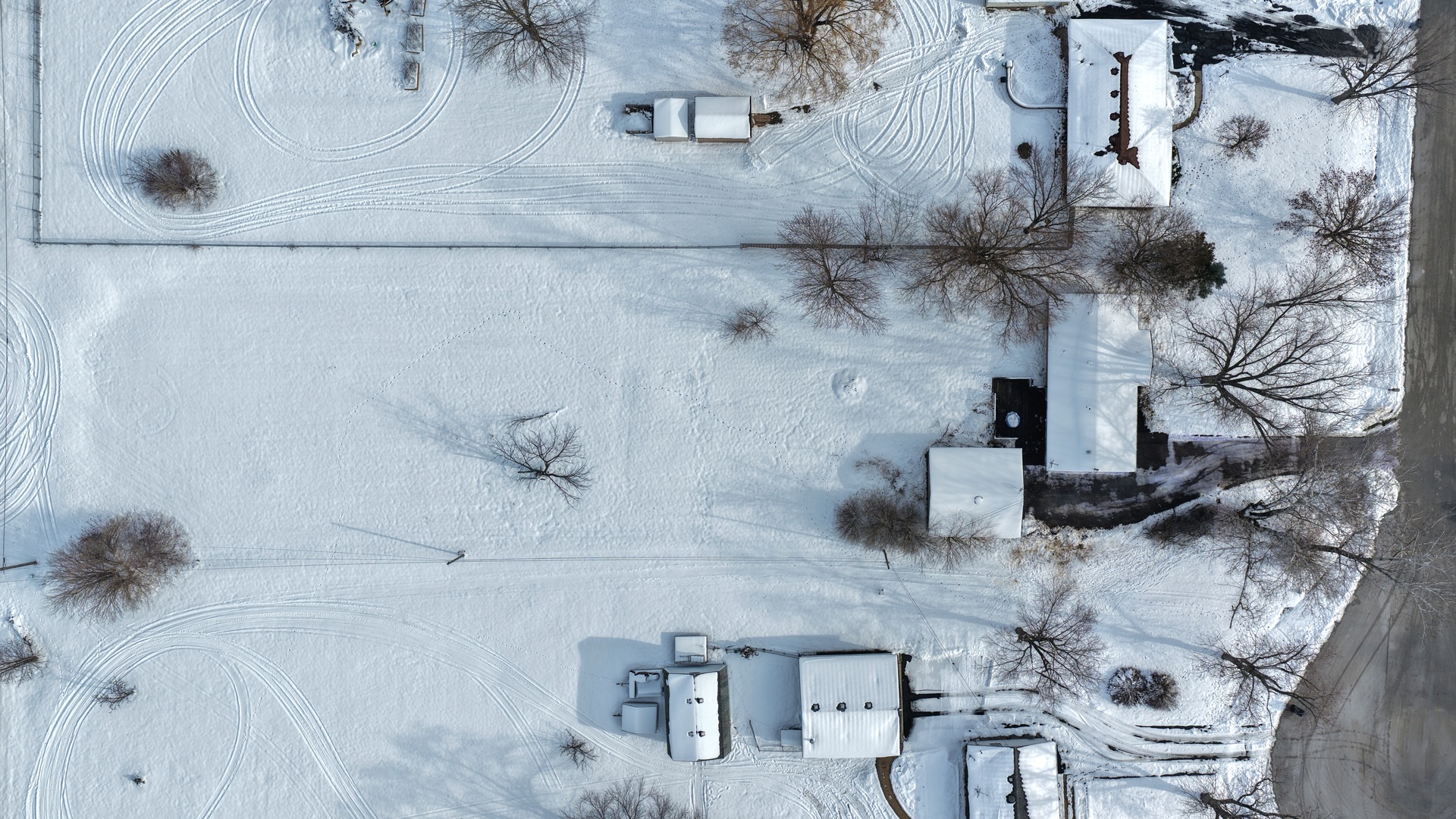 946 West Arlington Lane Crete, IL 60417 - Photo 26 of 27 a bathroom with a bathtub and shower