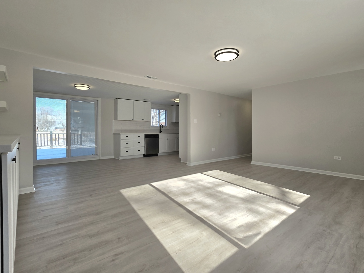 946 West Arlington Lane Crete, IL 60417 - Photo 9 of 27 a view of an empty room and a kitchen