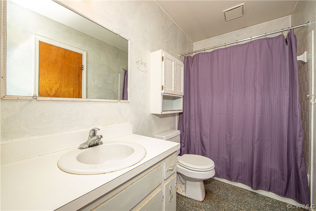 4612 Twelveoaks Road Midlothian, VA 23112 - Photo 13 of 22 a bathroom with a sink a toilet and shower curtain