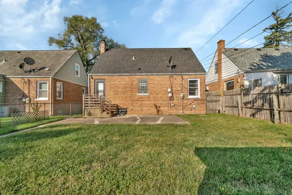 front view of house with a yard