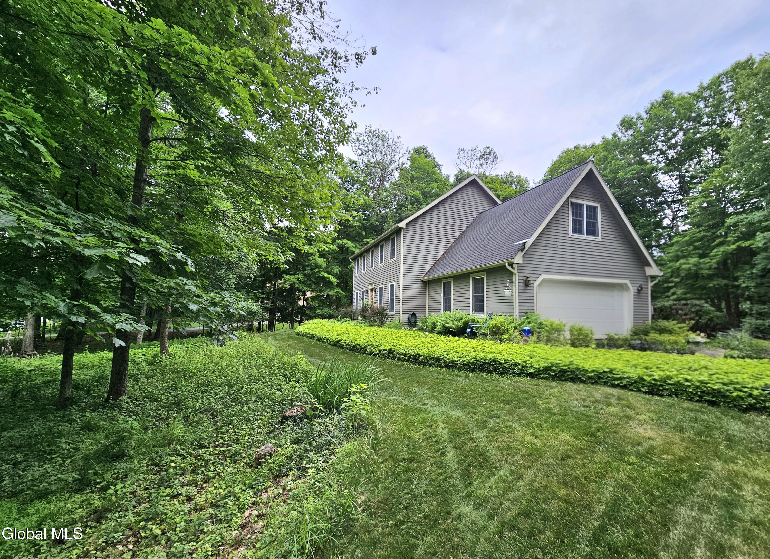 7 Pond Hollow Road Sand Lake, NY 12018 - Photo 4 of 32 1000029768