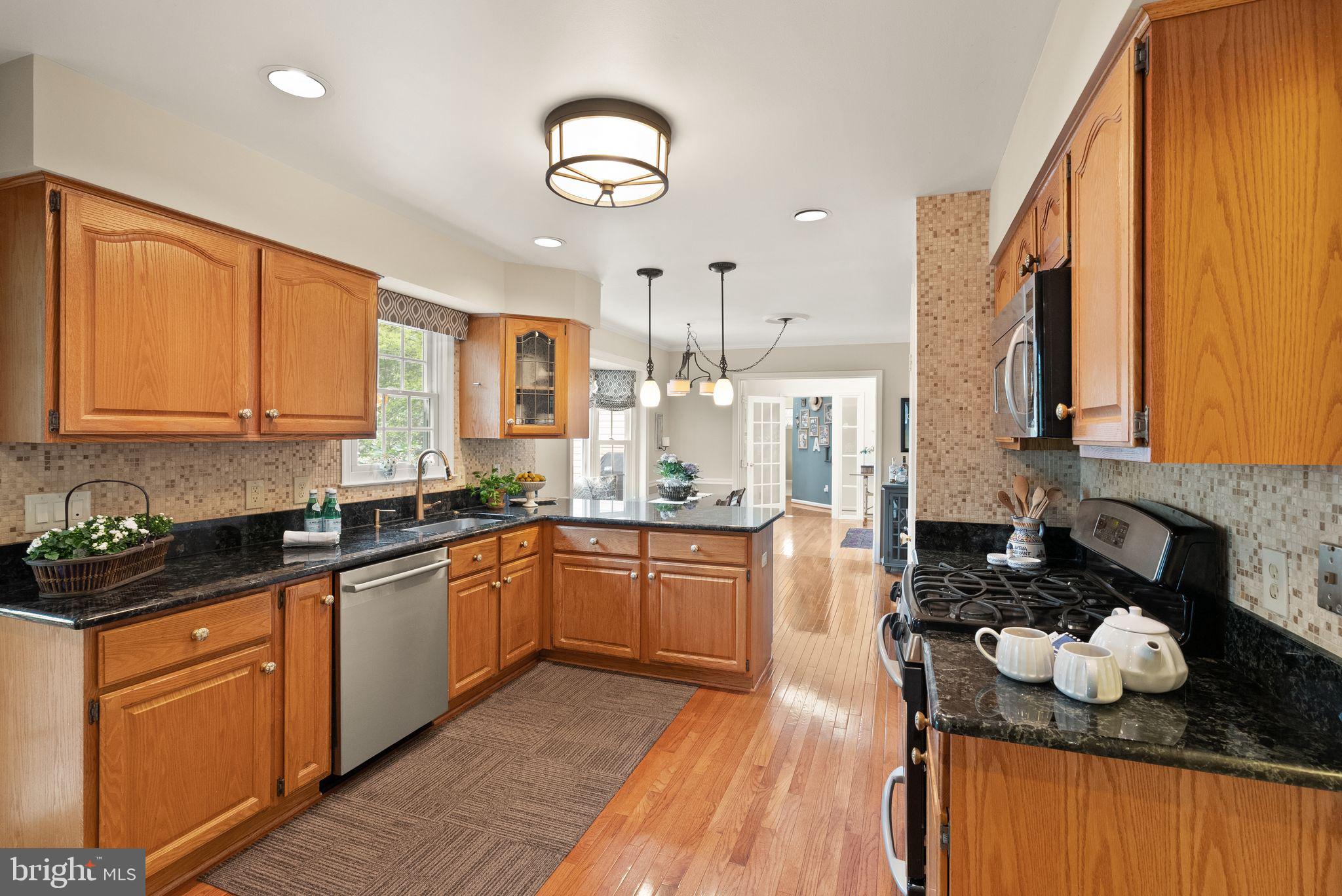 813 Lunenburg Road Great Falls, VA 22066 - Photo 26 of 91