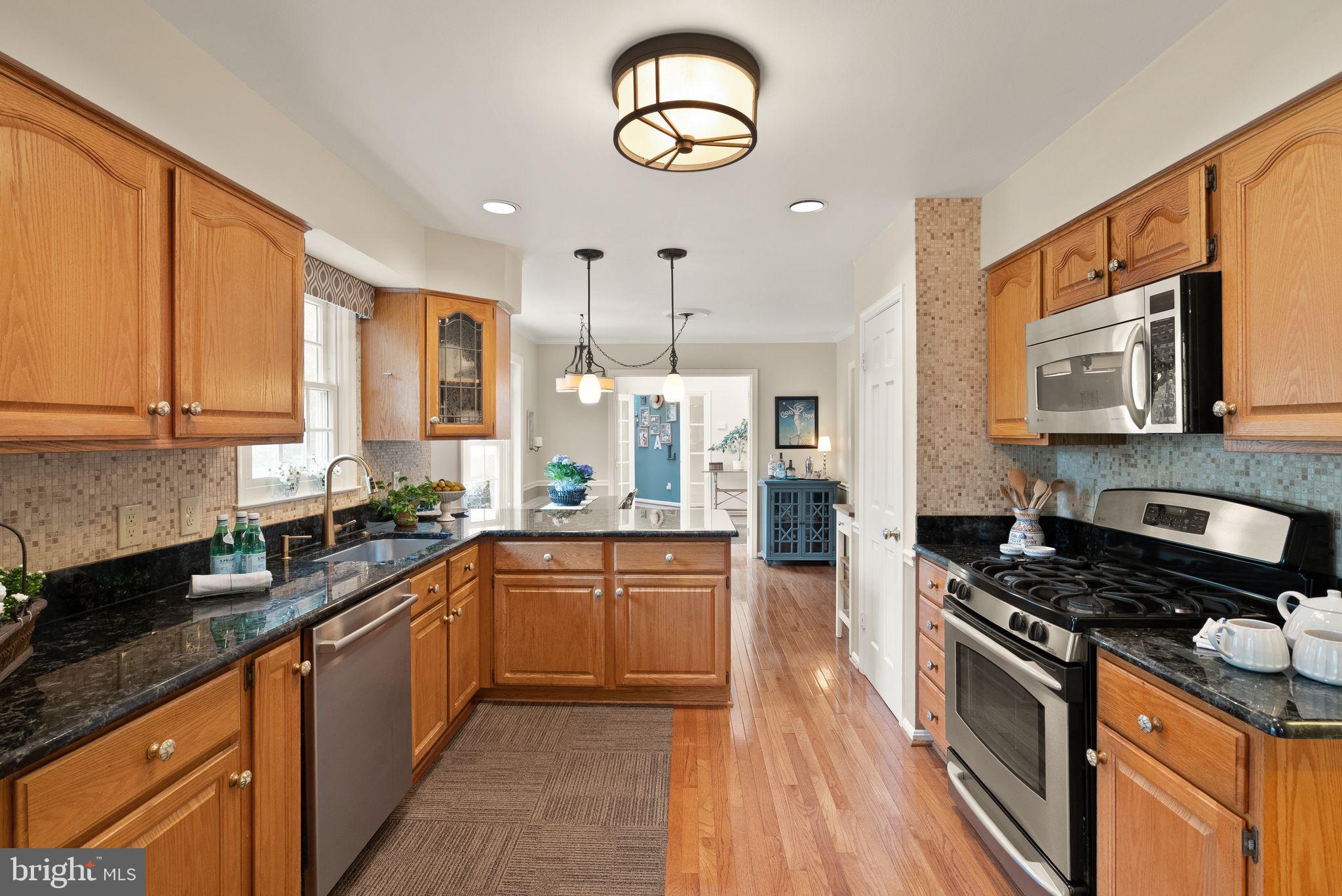 813 Lunenburg Road Great Falls, VA 22066 - Photo 27 of 91