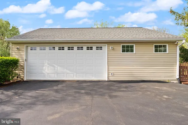 $1,750,000 | 813 Lunenburg Road, Great Falls, VA 22066