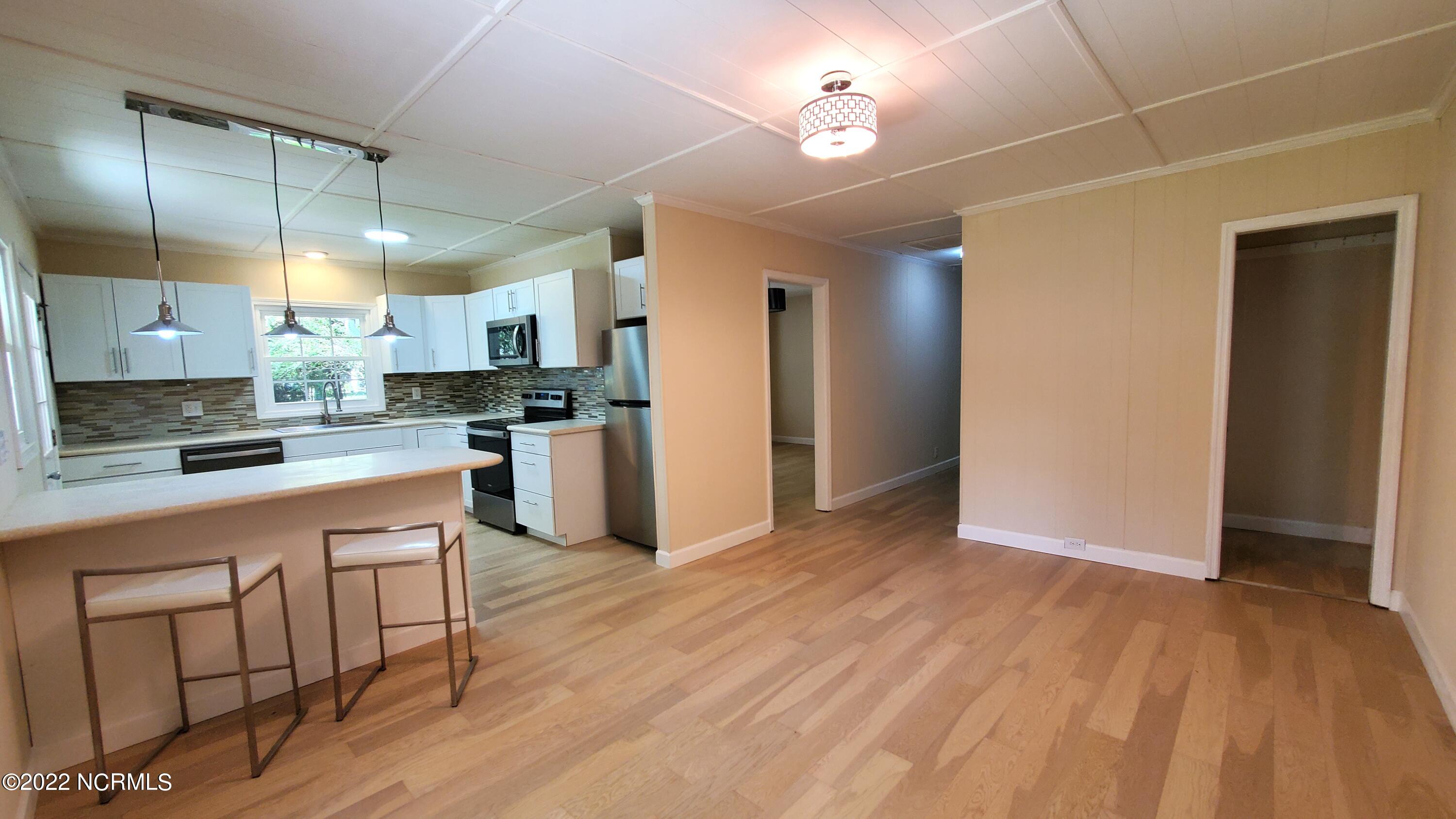 207 Fort Road New Bern, NC 28560 - Photo 12 of 27 Sitting Area of Dining Room