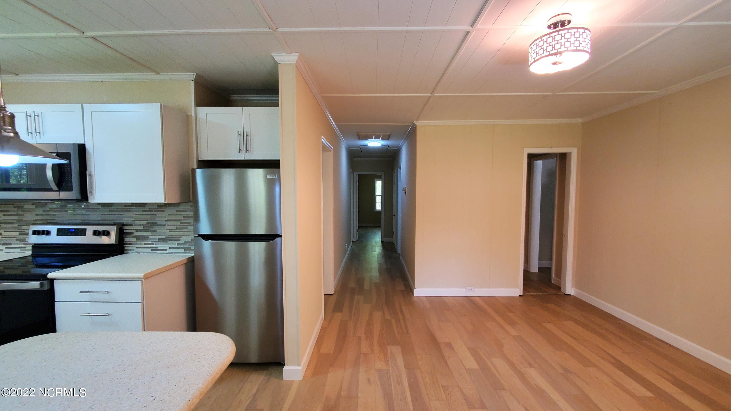 207 Fort Road New Bern, NC 28560 - Photo 13 of 27 Beautiful New Engineered Hardwood Floors