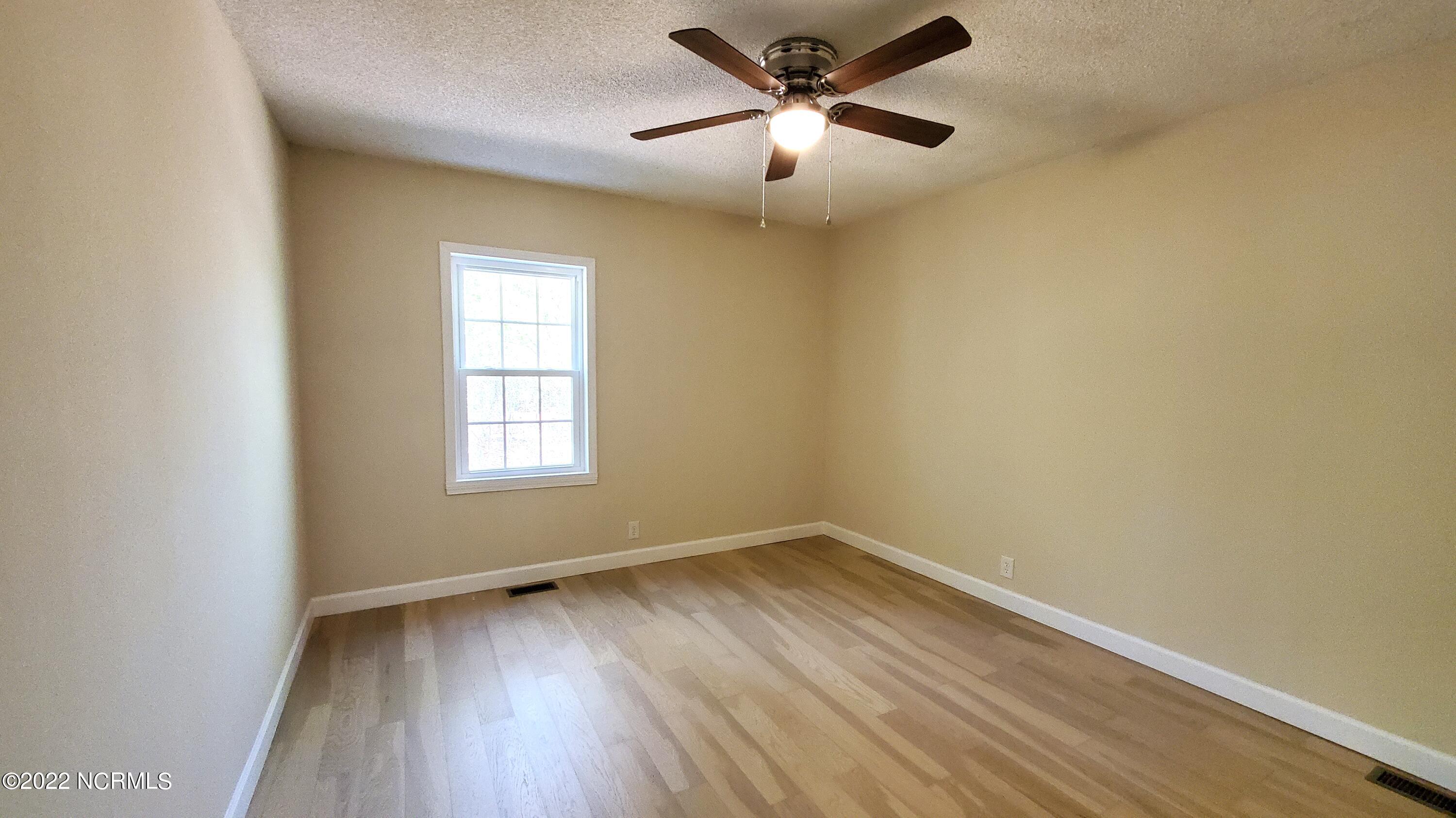 207 Fort Road New Bern, NC 28560 - Photo 14 of 27 Bedroom 3
