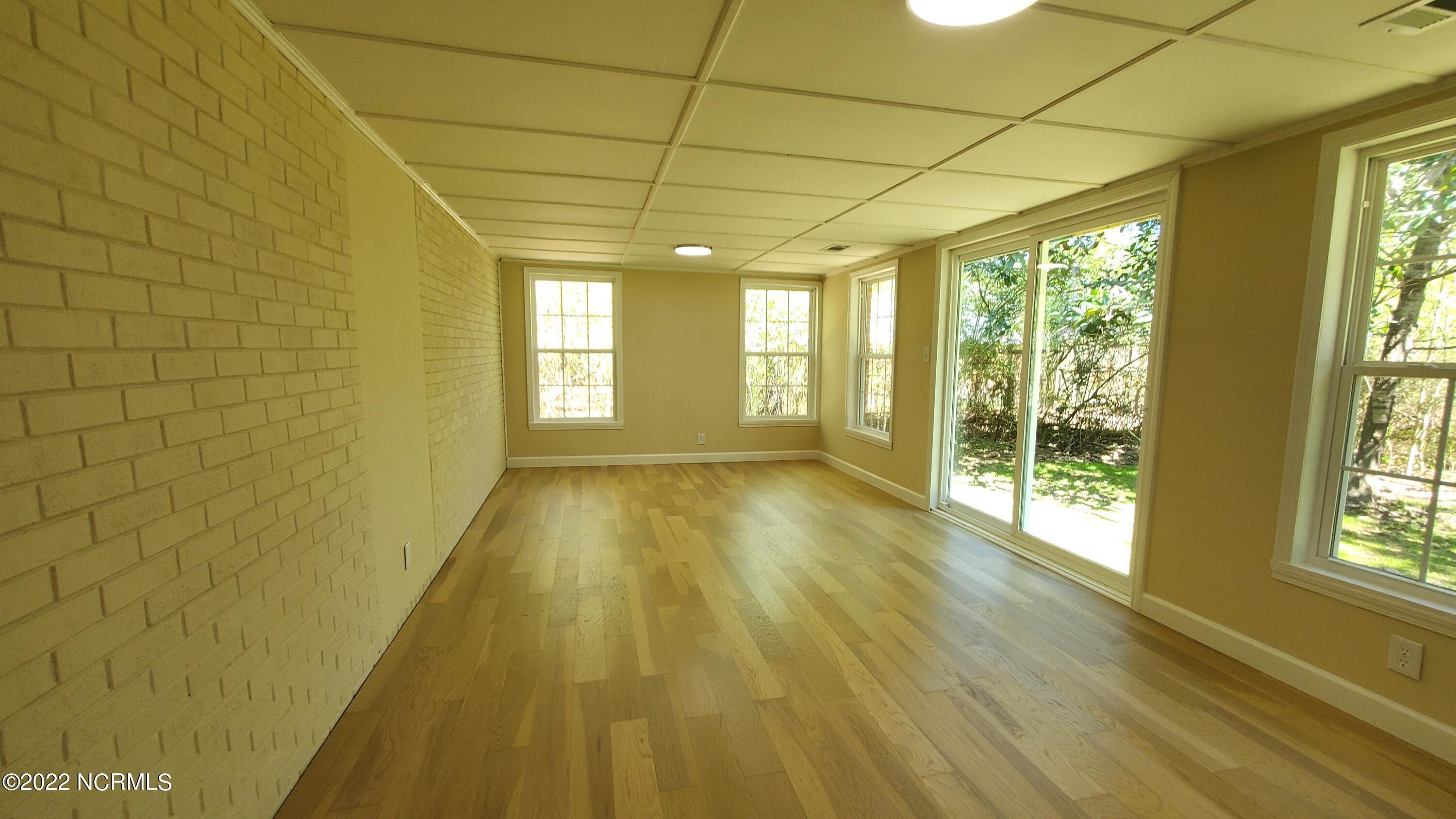 207 Fort Road New Bern, NC 28560 - Photo 15 of 27 Primary Suite