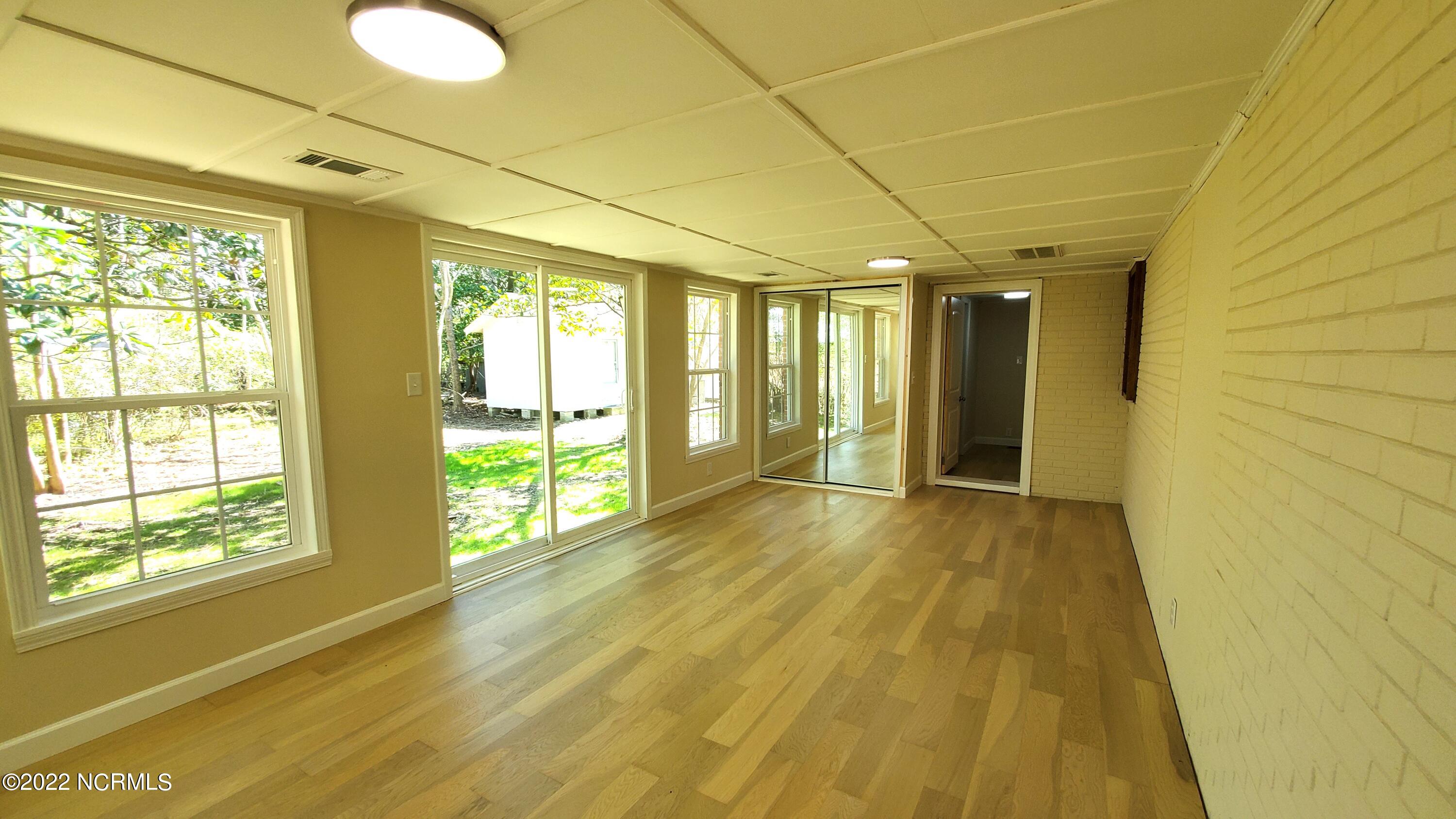 207 Fort Road New Bern, NC 28560 - Photo 18 of 27 So Much Natural Light