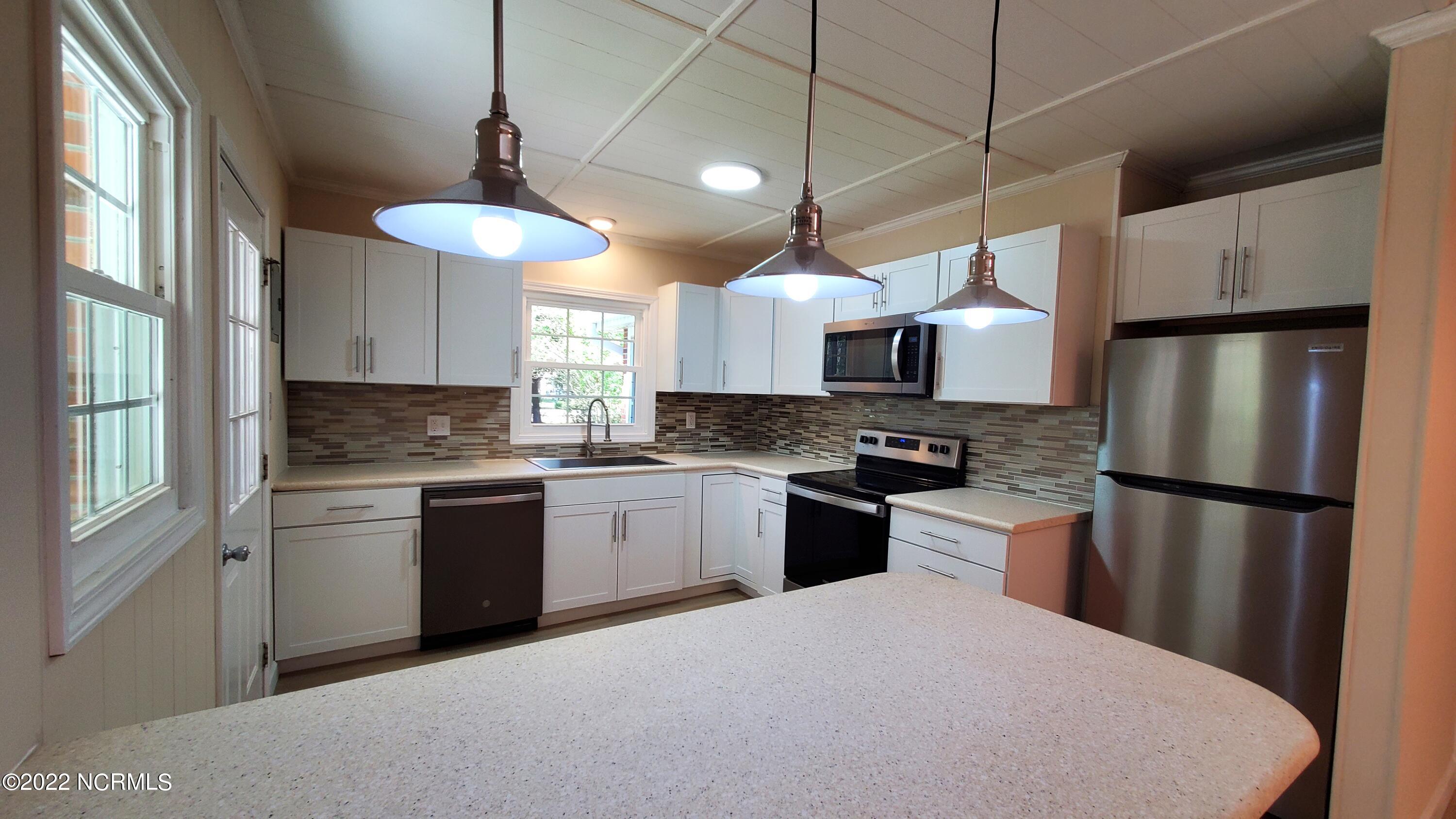 207 Fort Road New Bern, NC 28560 - Photo 2 of 27 Remolded Kitchen