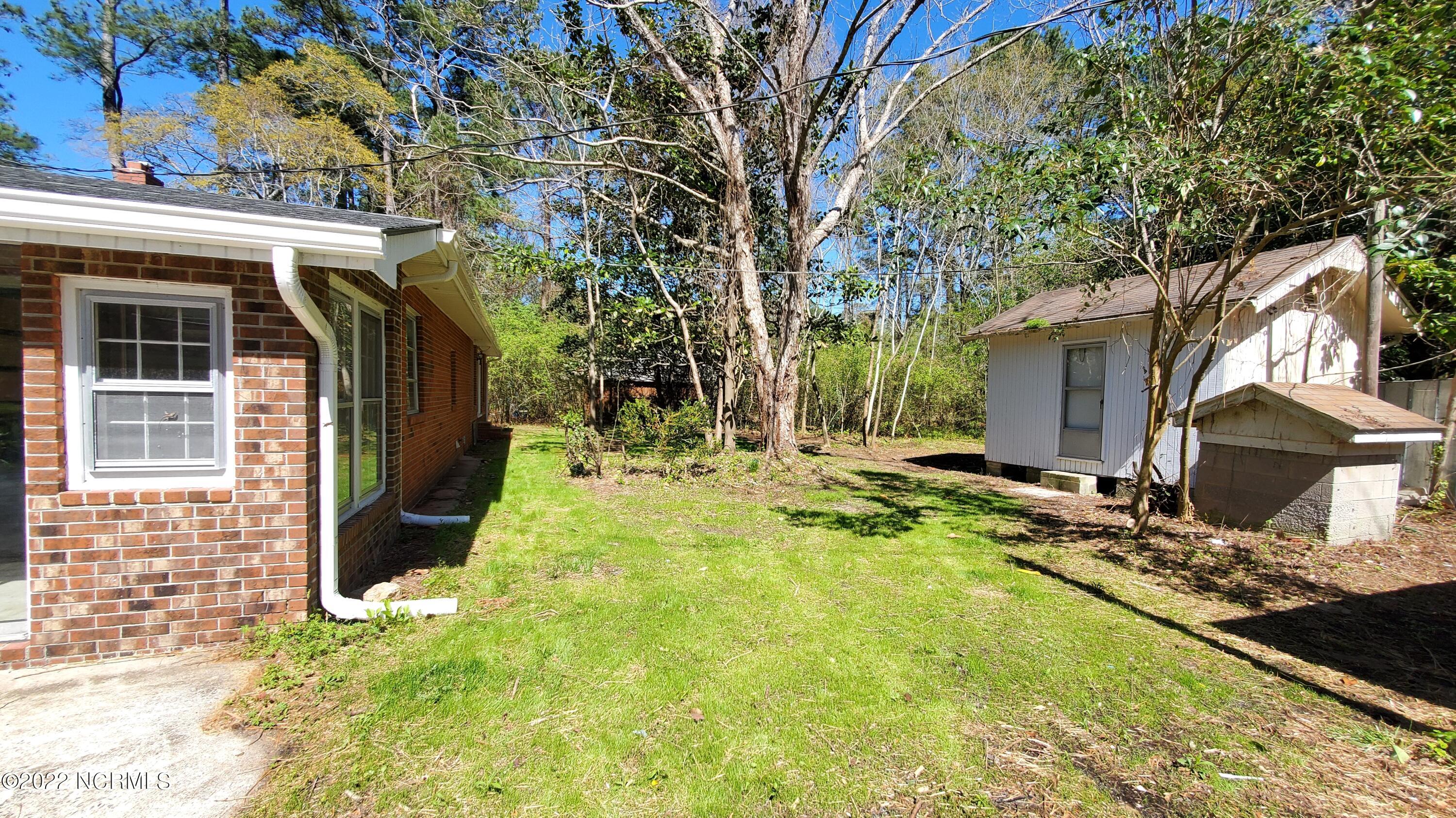 207 Fort Road New Bern, NC 28560 - Photo 21 of 27 Back Yard