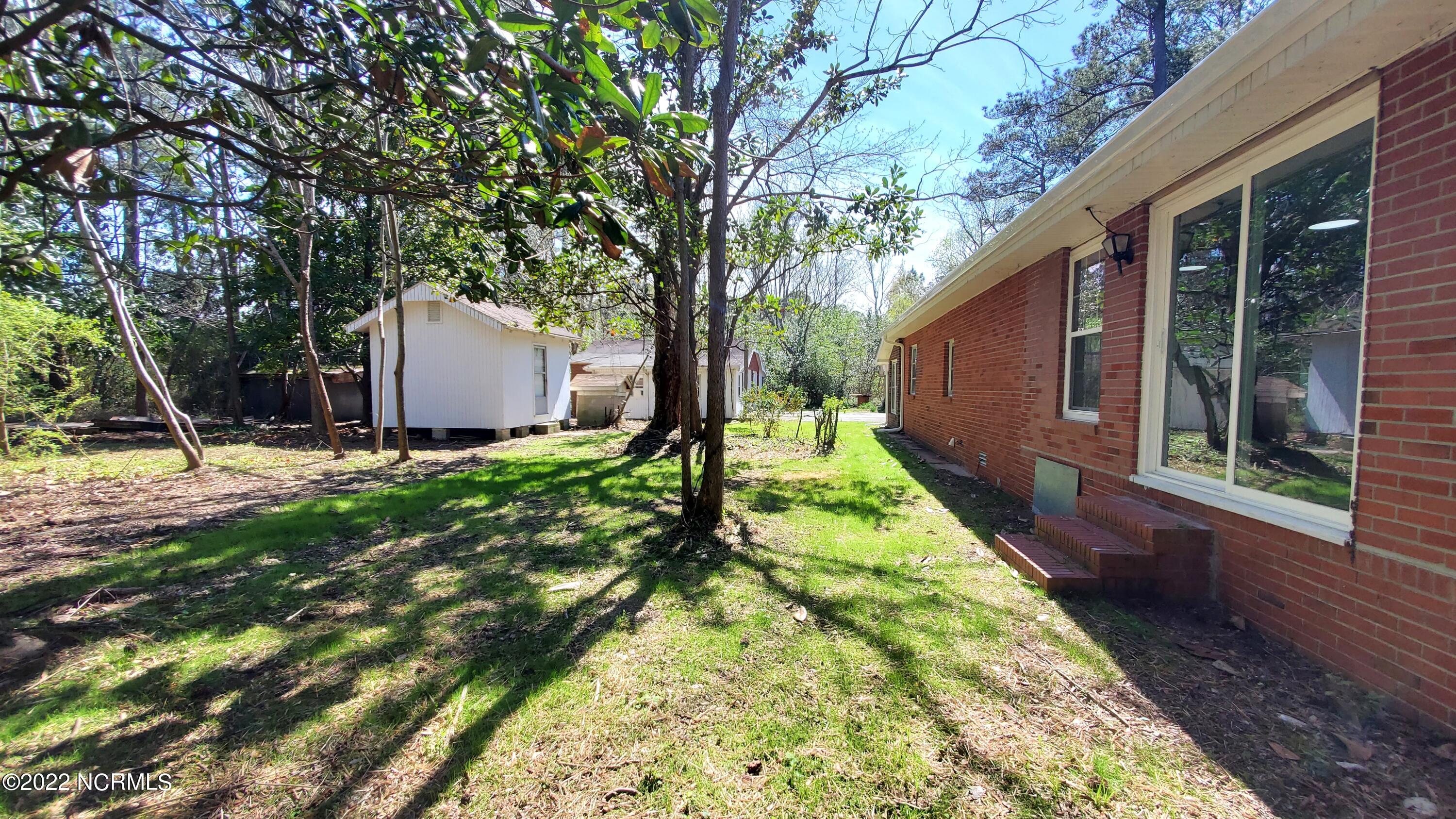 207 Fort Road New Bern, NC 28560 - Photo 22 of 27 Plenty of Shade