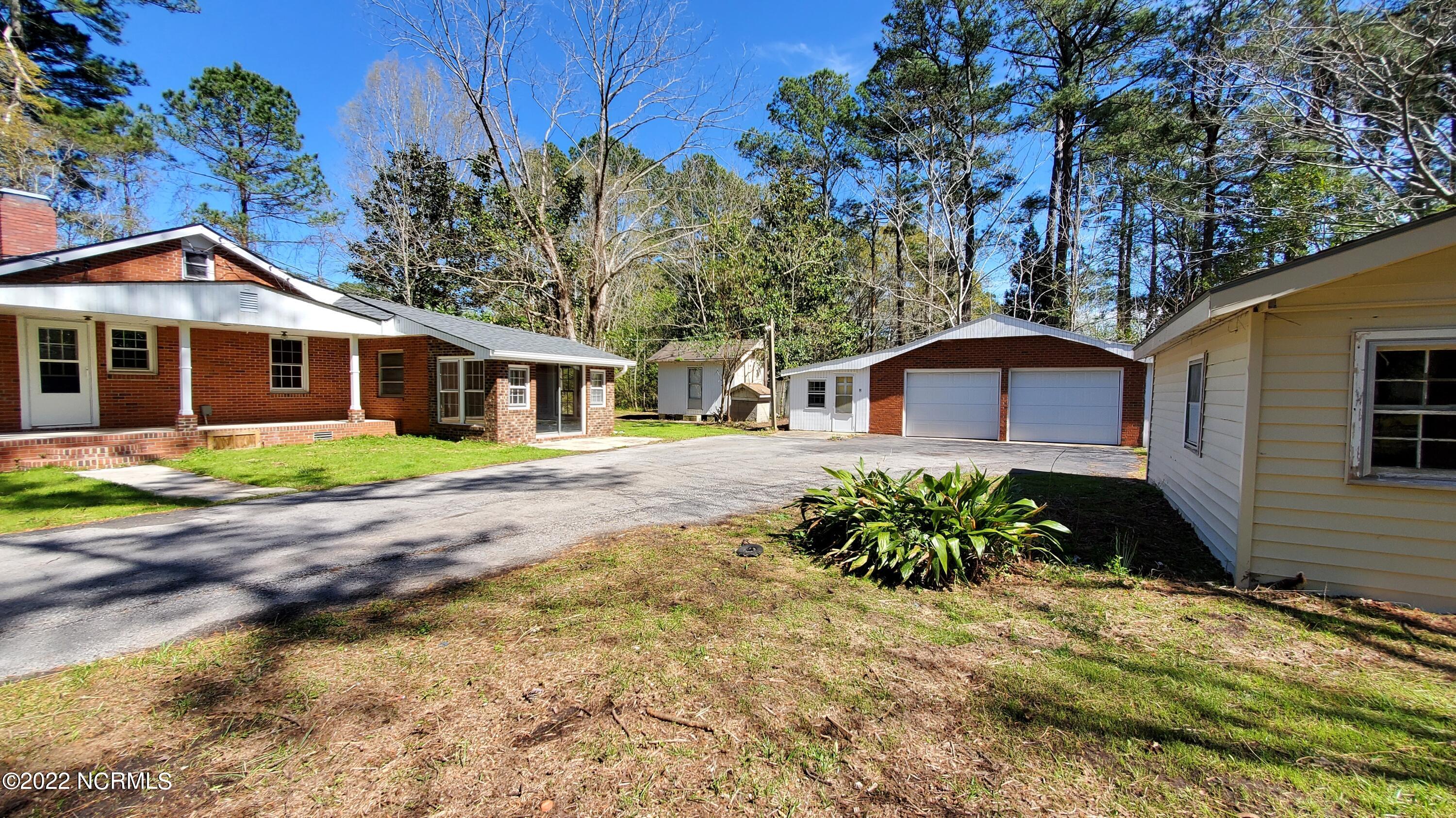 207 Fort Road New Bern, NC 28560 - Photo 23 of 27 Lots of Parking Space
