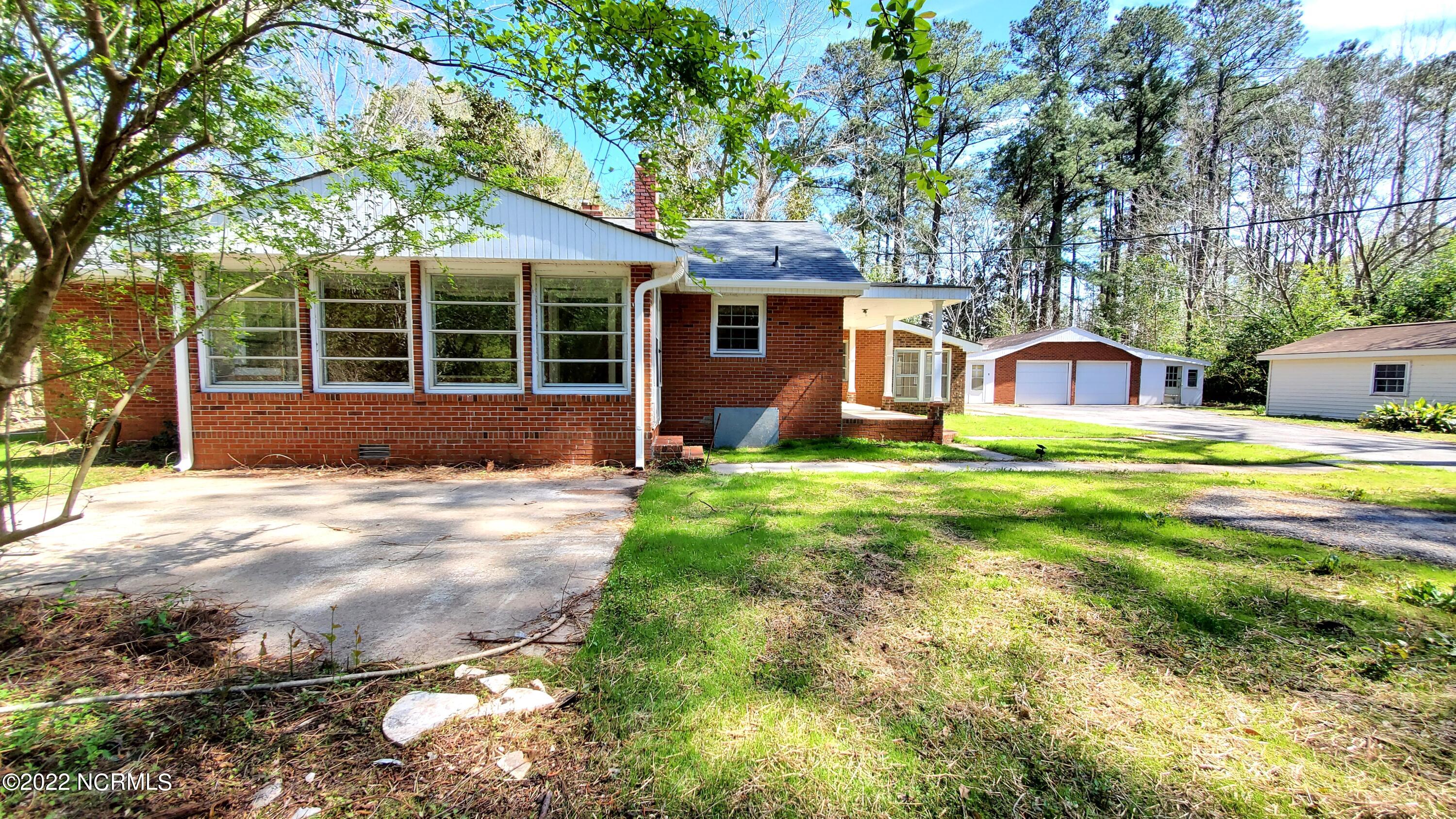 207 Fort Road New Bern, NC 28560 - Photo 25 of 27 Patio off of Sunroom