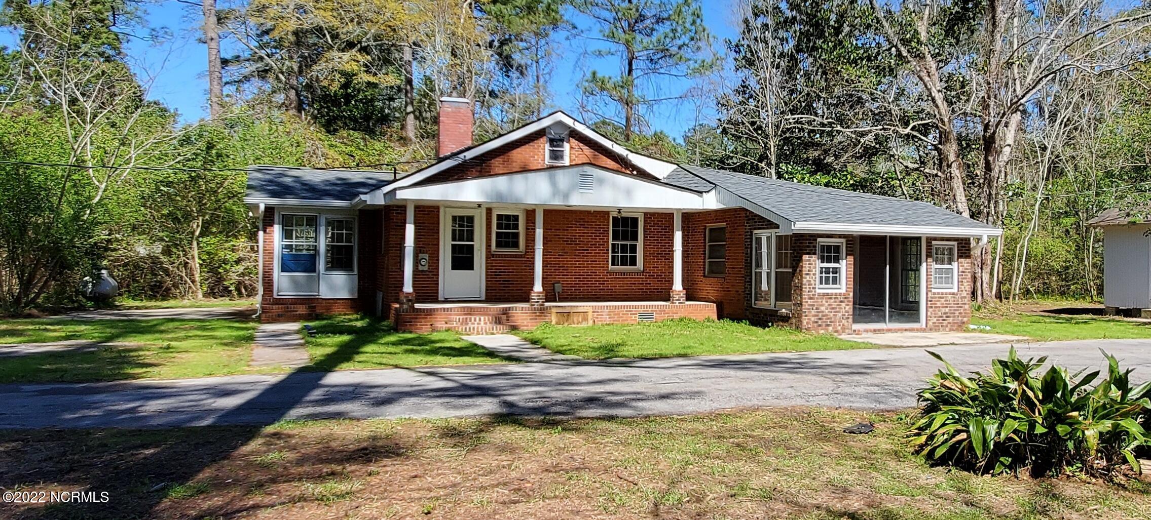 207 Fort Road New Bern, NC 28560 - Photo 26 of 27 Covered Front Porch