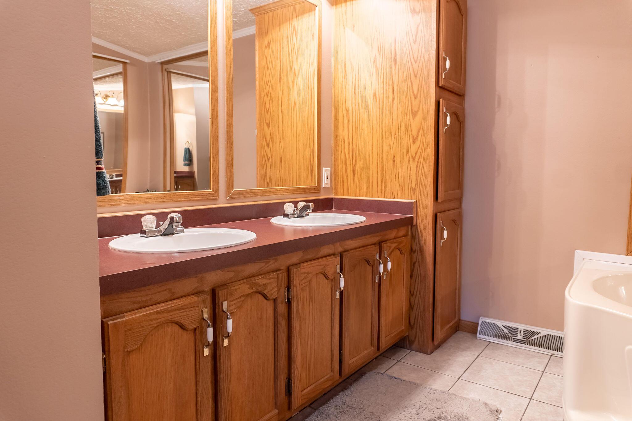 1514 Crissinger Road Marion, OH 43302 - Photo 26 of 42 2nd Bathroom