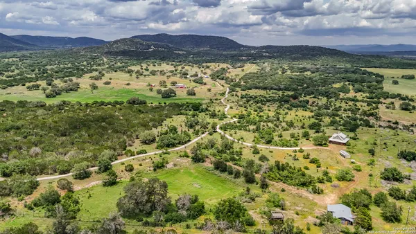 $699,000 | Undisclosed Address, Utopia, TX 78884