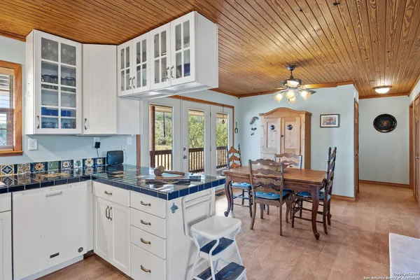 a kitchen that has a lot of cabinets in it