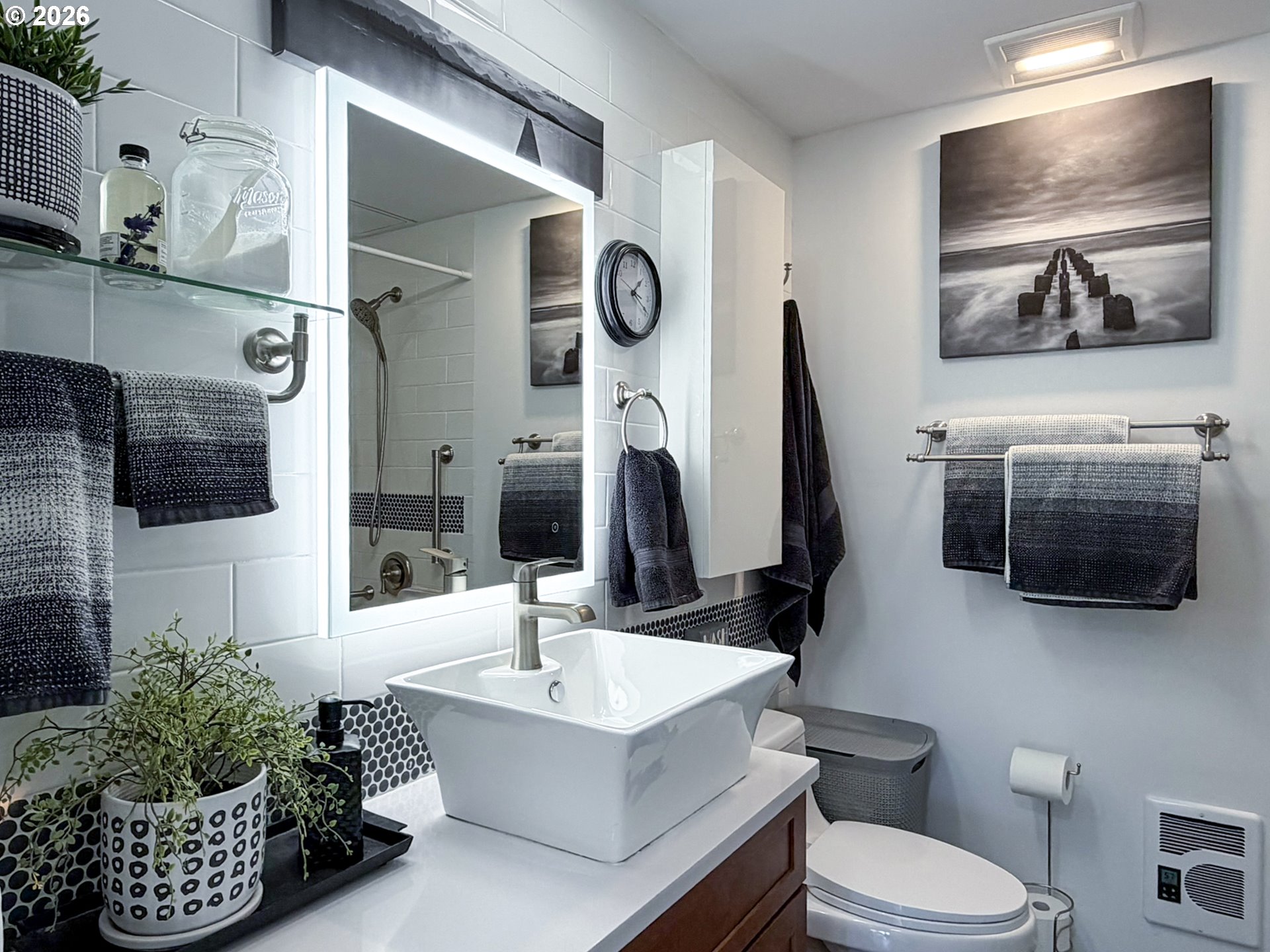 895 Marina Heights Road Brookings, OR 97415 - Photo 20 of 48 Bathroom