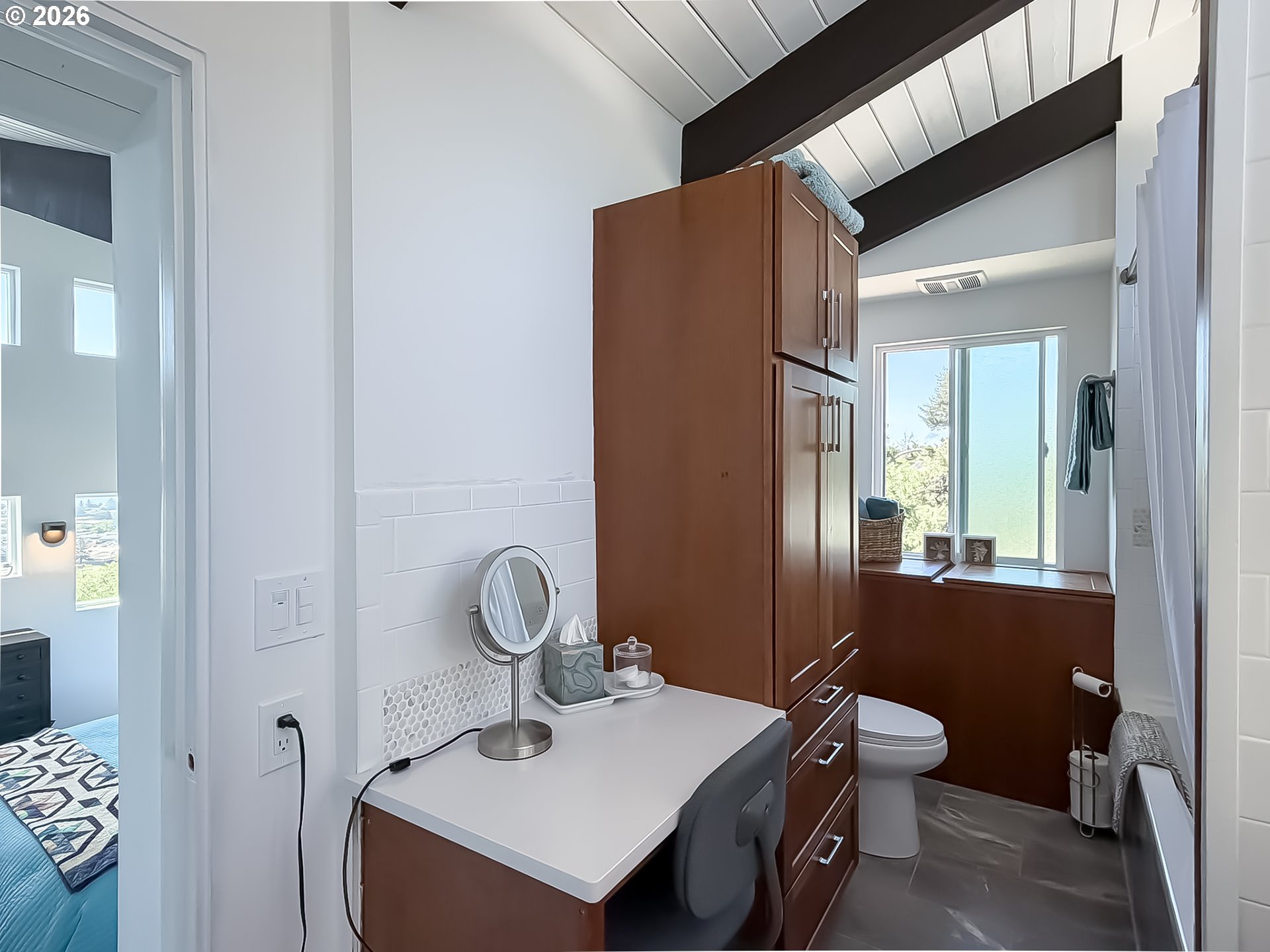 895 Marina Heights Road Brookings, OR 97415 - Photo 25 of 48 a bathroom with a sink a toilet and shower
