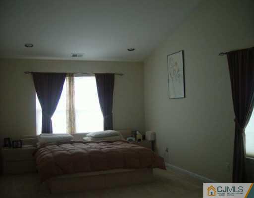 37 Peoples Line Road Somerset, NJ 08873 - Photo 6 of 8 Gallery Image 6