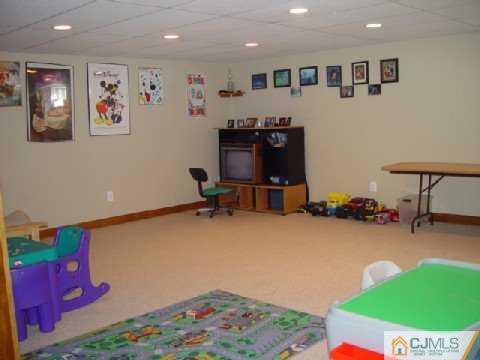 37 Peoples Line Road Somerset, NJ 08873 - Photo 7 of 8 Gallery Image 7