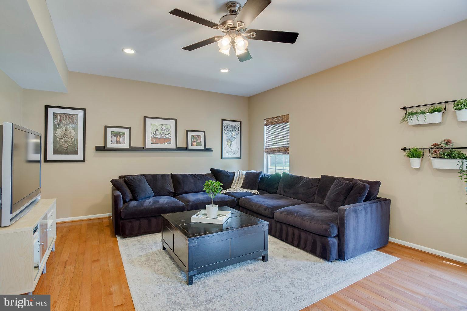5612 New Forge Road White Marsh, MD 21162 - Photo 17 of 61 LIVING ROOM