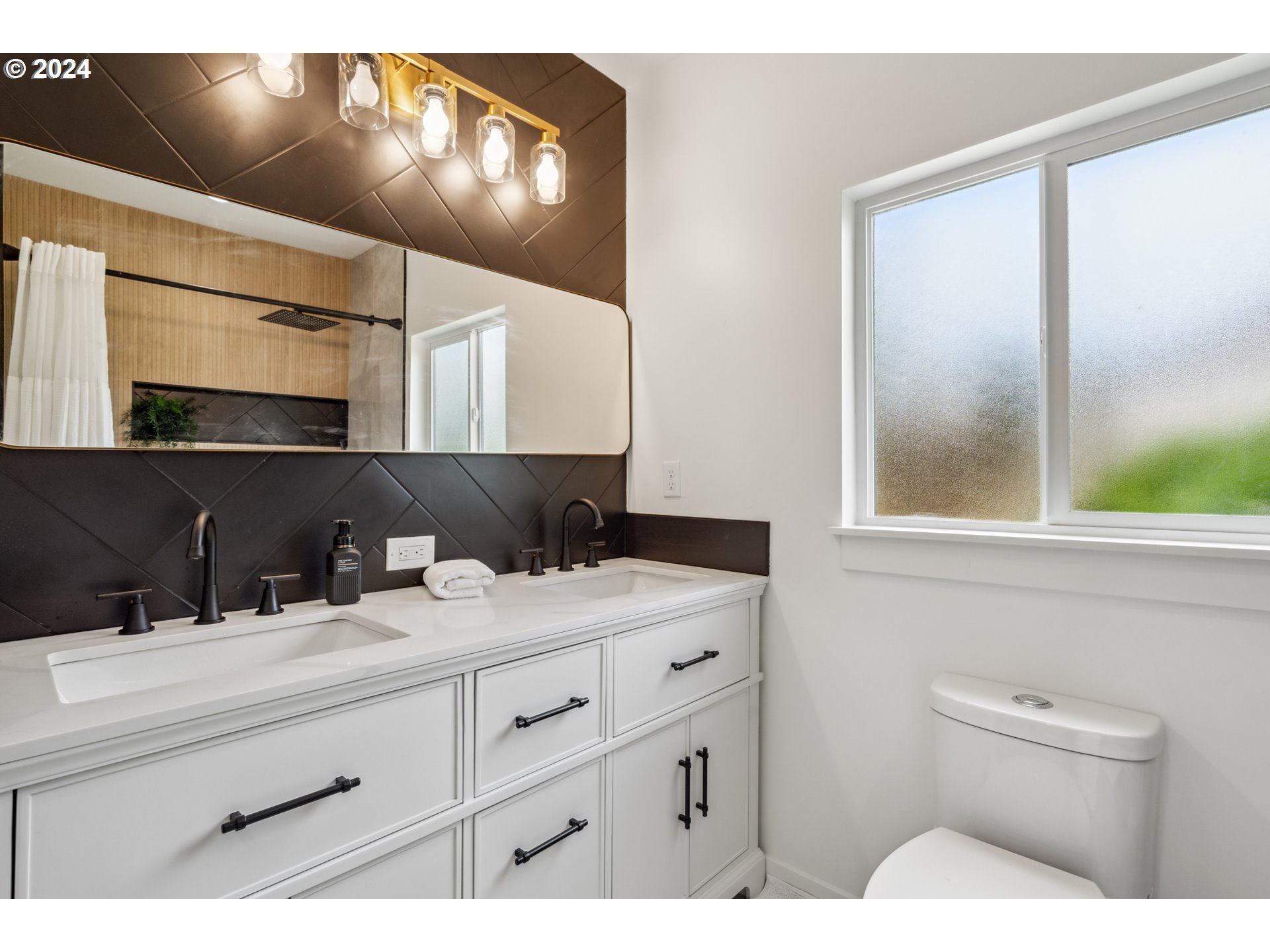 2904 R Street Vancouver, WA 98663 - Photo 13 of 46 a bathroom with a sink and a mirror