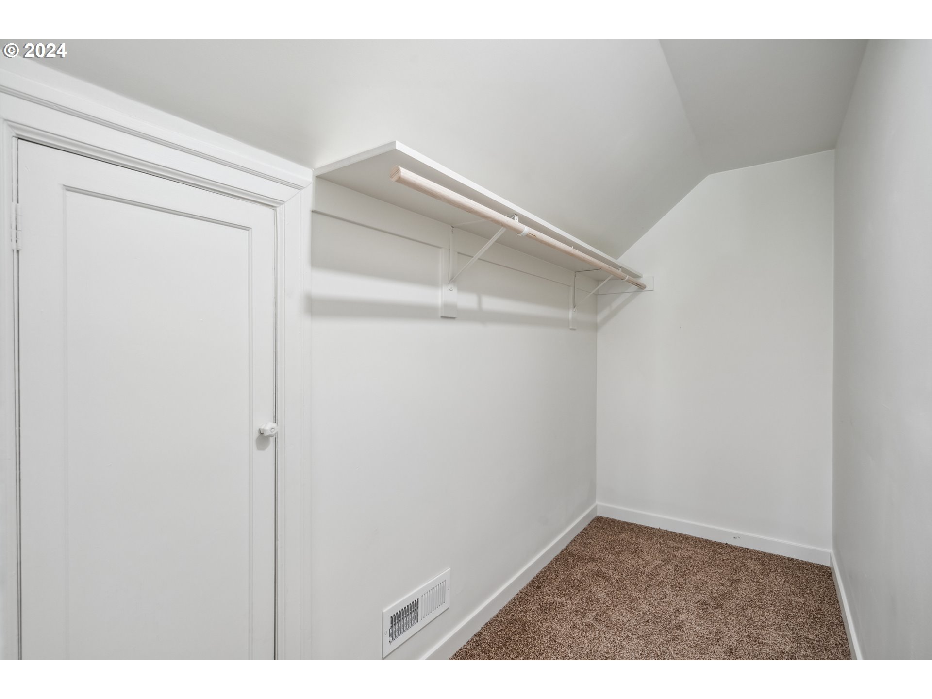 2904 R Street Vancouver, WA 98663 - Photo 24 of 46 a view of small space