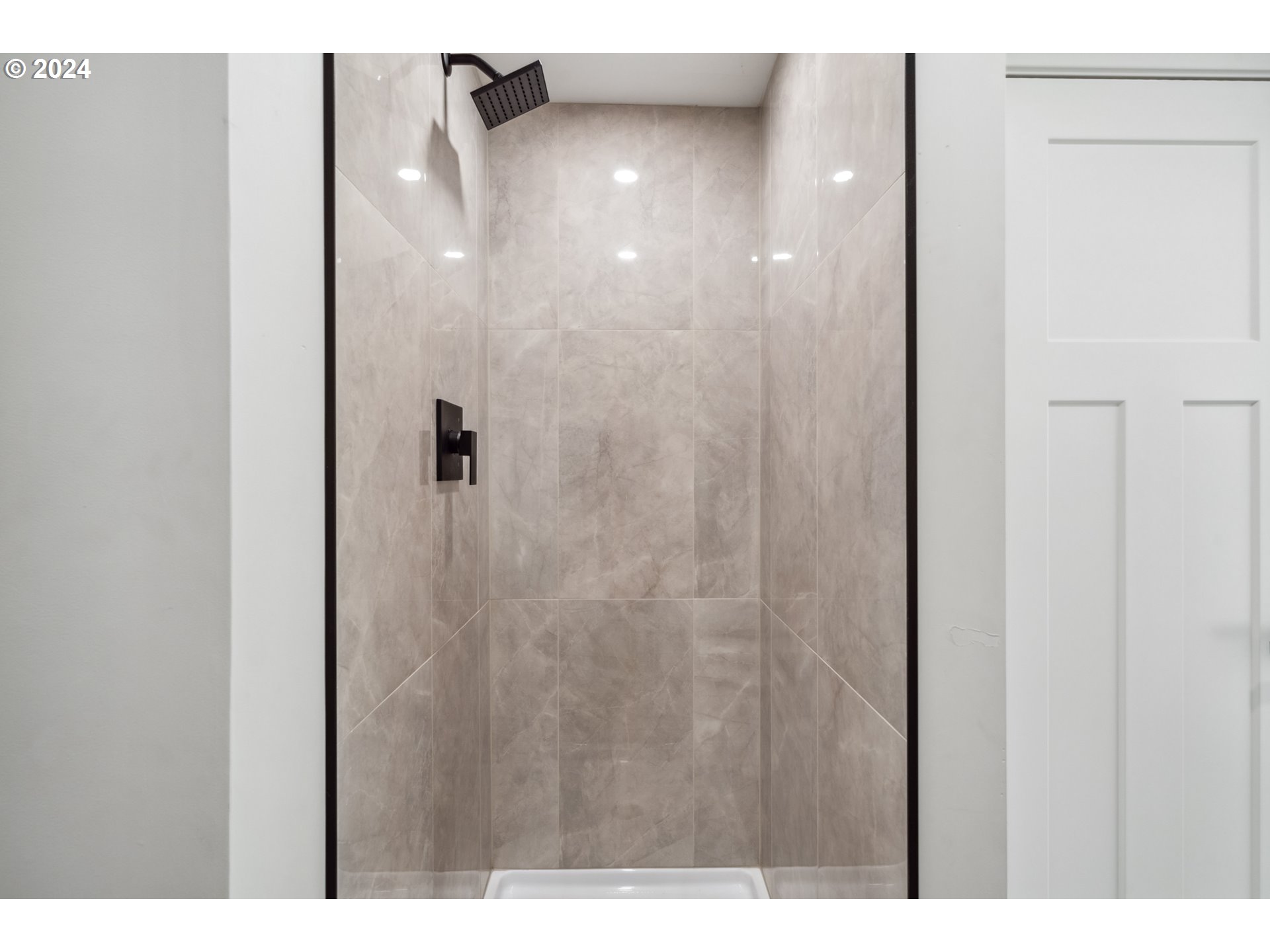 2904 R Street Vancouver, WA 98663 - Photo 26 of 46 a bathroom with a shower