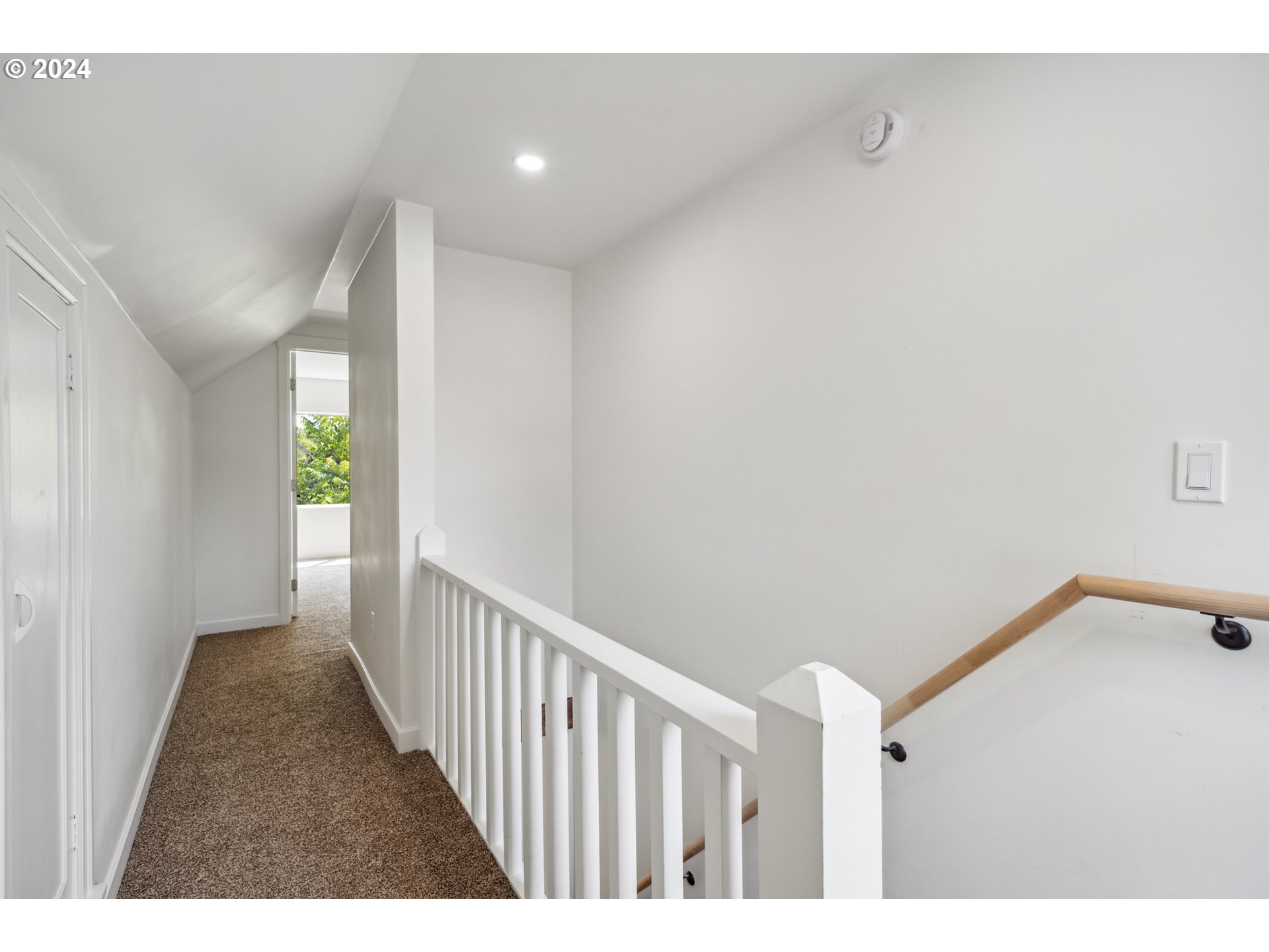2904 R Street Vancouver, WA 98663 - Photo 27 of 46 a view of a hallway with window