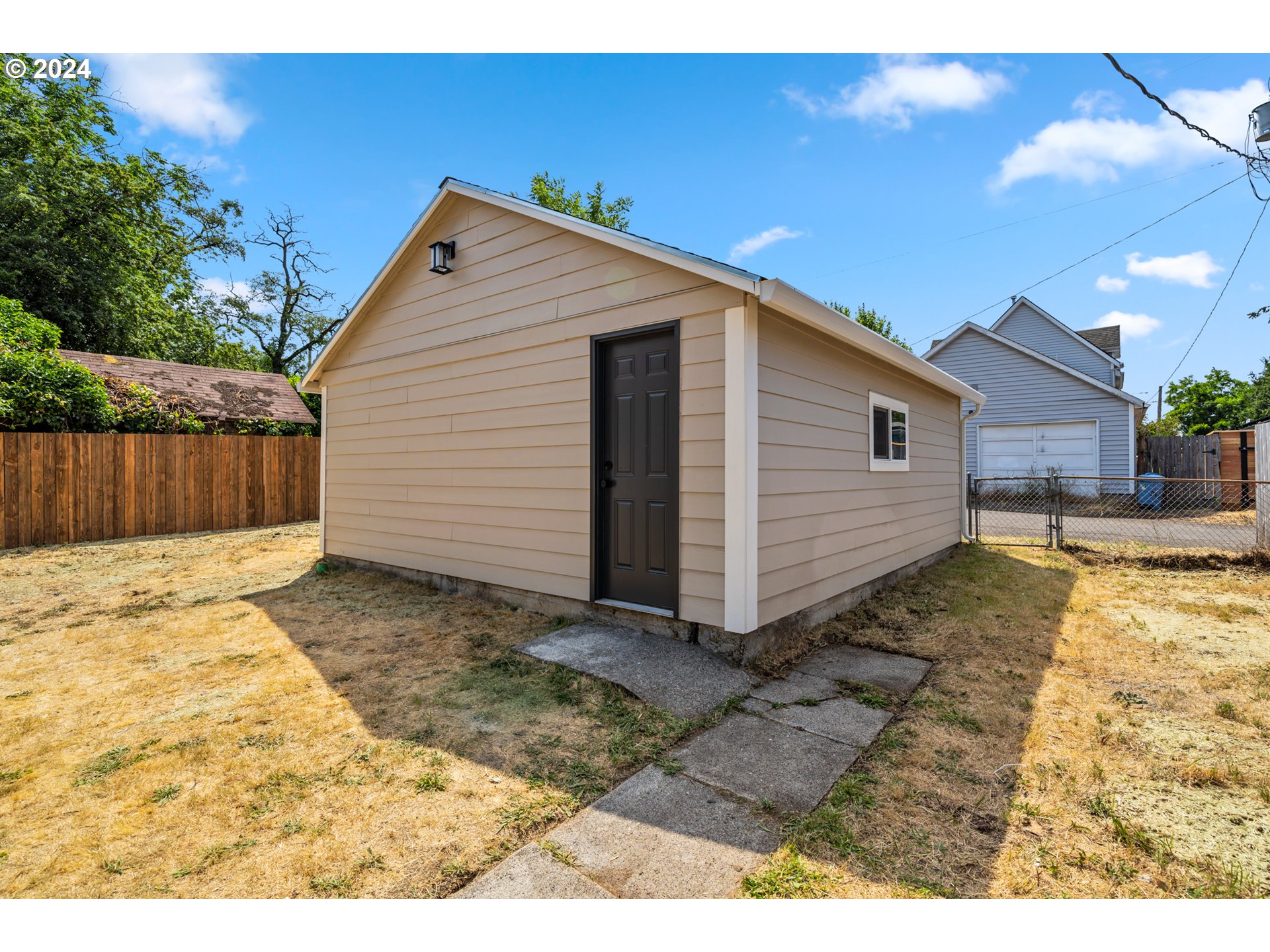 2904 R Street Vancouver, WA 98663 - Photo 33 of 46 a view of a backyard