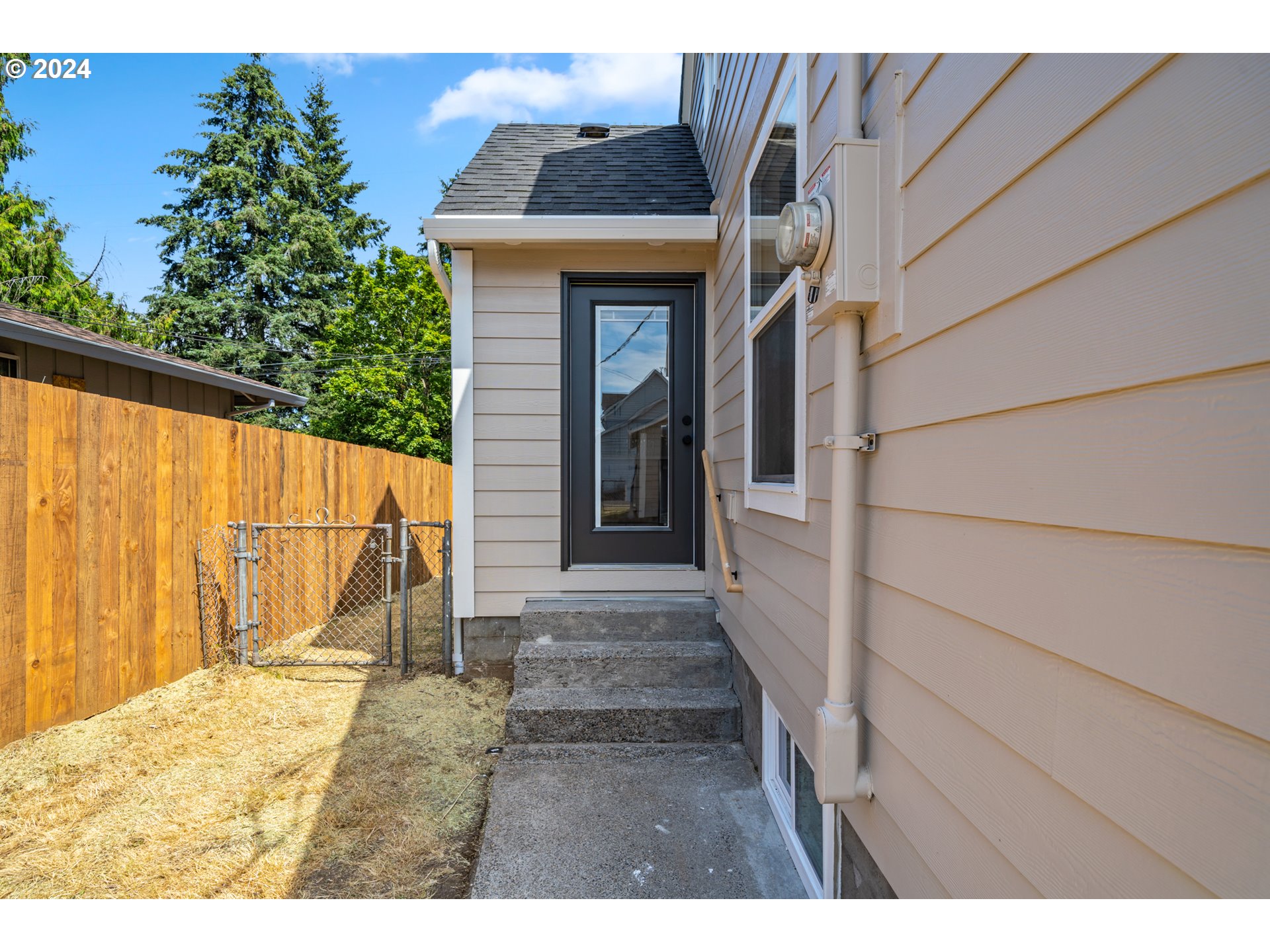 2904 R Street Vancouver, WA 98663 - Photo 38 of 46 a view of outdoor space and front door