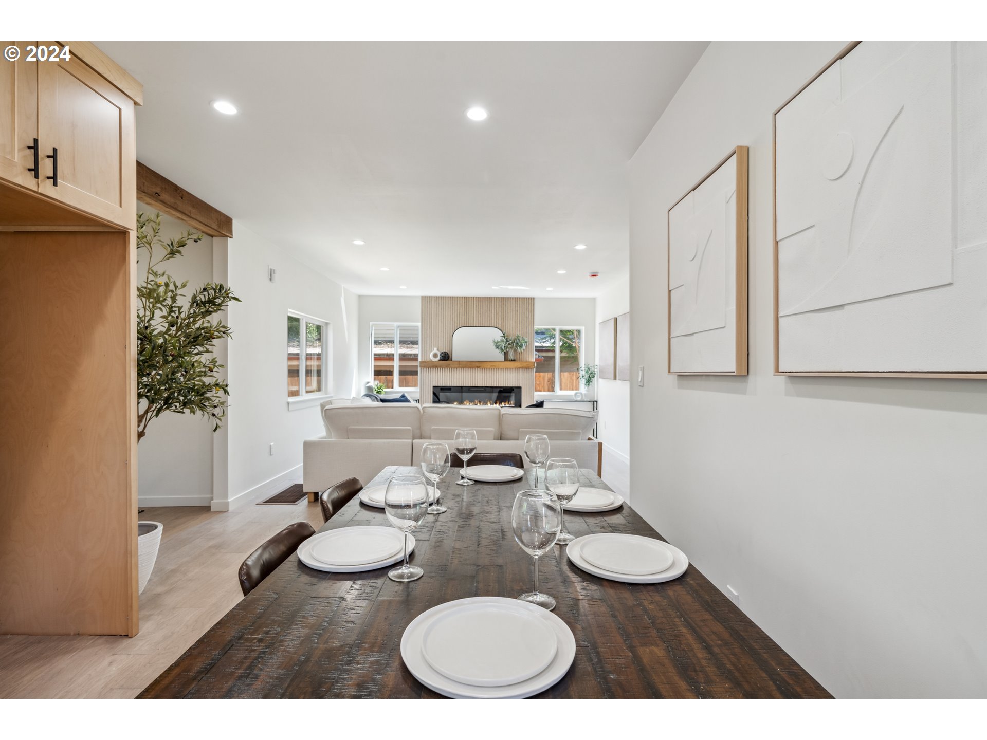 2904 R Street Vancouver, WA 98663 - Photo 40 of 46 a kitchen with a table and chairs in it