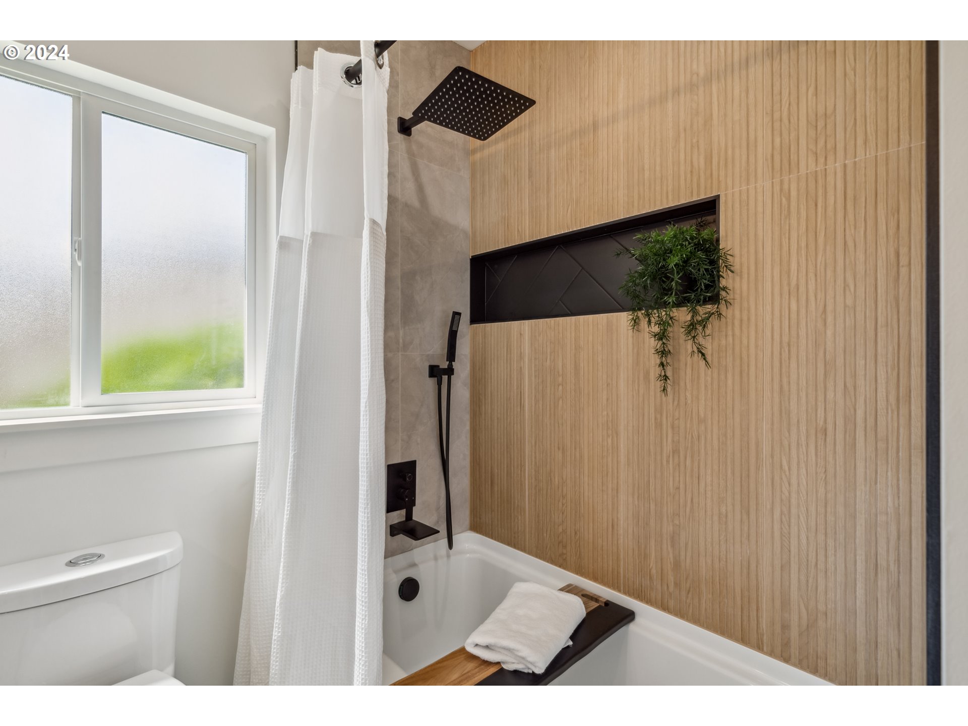 2904 R Street Vancouver, WA 98663 - Photo 44 of 46 a bathroom with a shower and a toilet