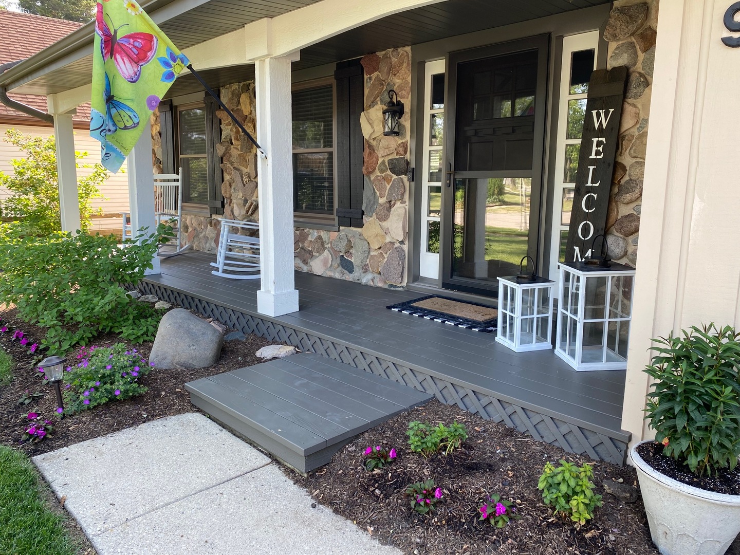 999 Confederation Drive Bartlett, IL 60103 - Photo 3 of 26 front view of a house with a porch