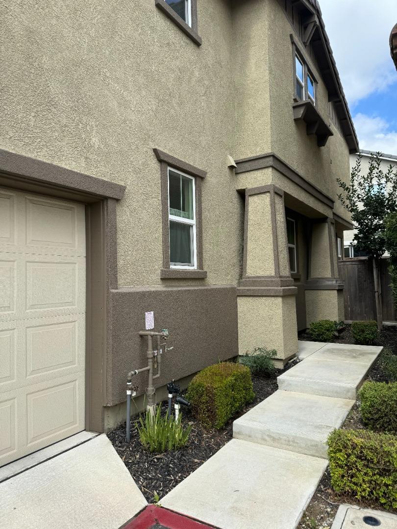 8203 Kramer Ranch Way Elk Grove, CA 95758 - Photo 3 of 23 a front view of a house with a yard