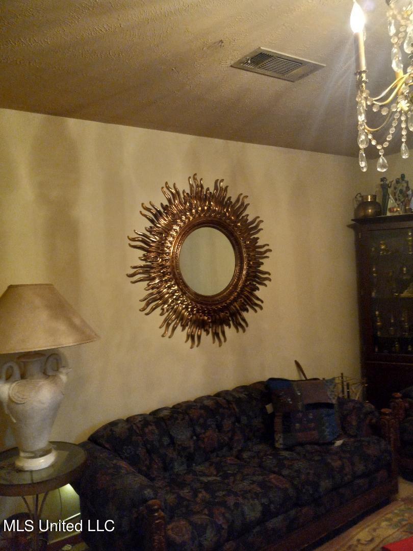 314 Trunnell Road Ridgeland, MS 39157 - Photo 4 of 11 Living Room