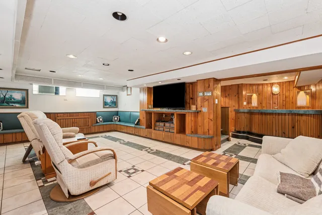 $735,000 | 6731 South Cregier Avenue, Chicago, IL 60649