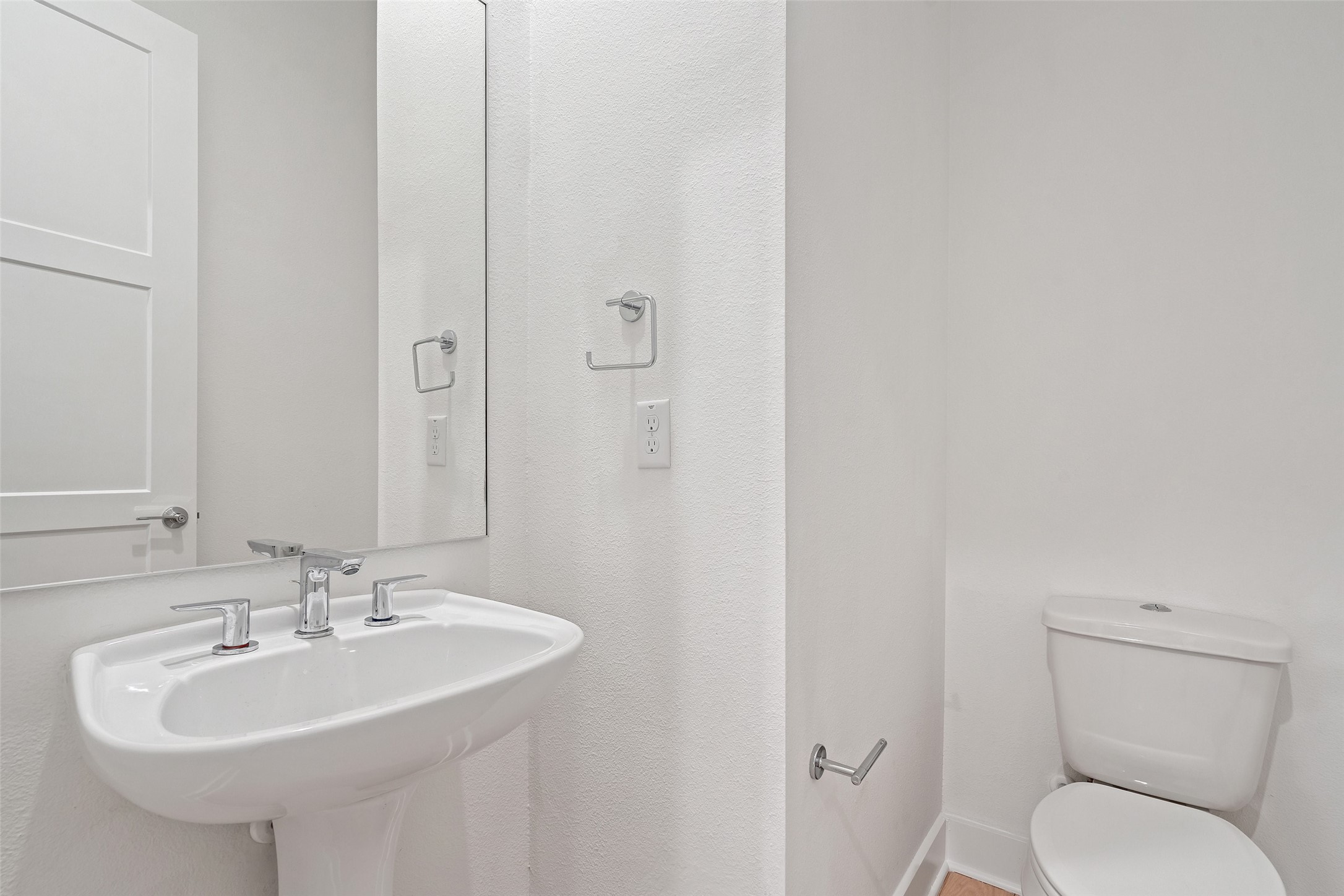 2805 McCurdy Street, Unit 6 Austin, TX 78723 - Photo 28 of 38 a bathroom with a sink and a toilet