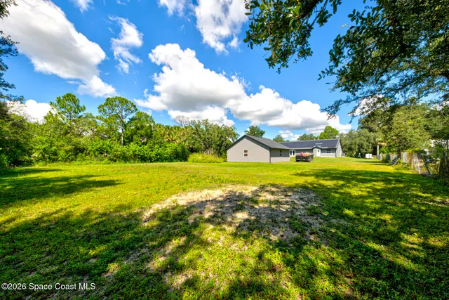 a view of a house with a big yard