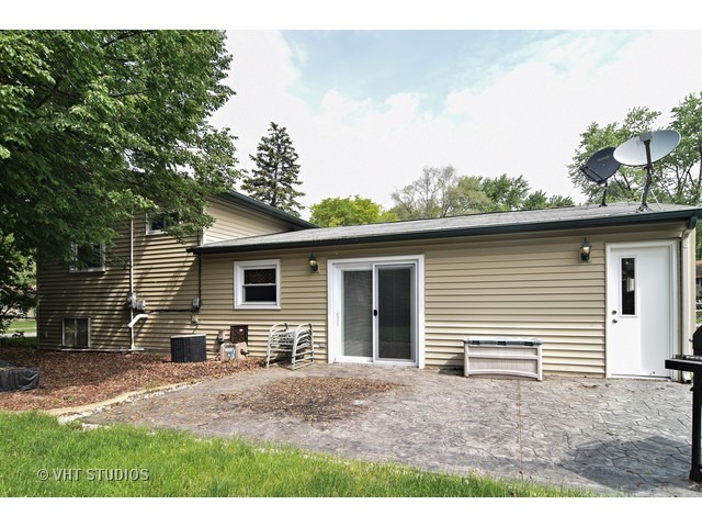 515 Redwood Road Bolingbrook, IL 60440 - Photo 14 of 15 a view of a backyard of the house