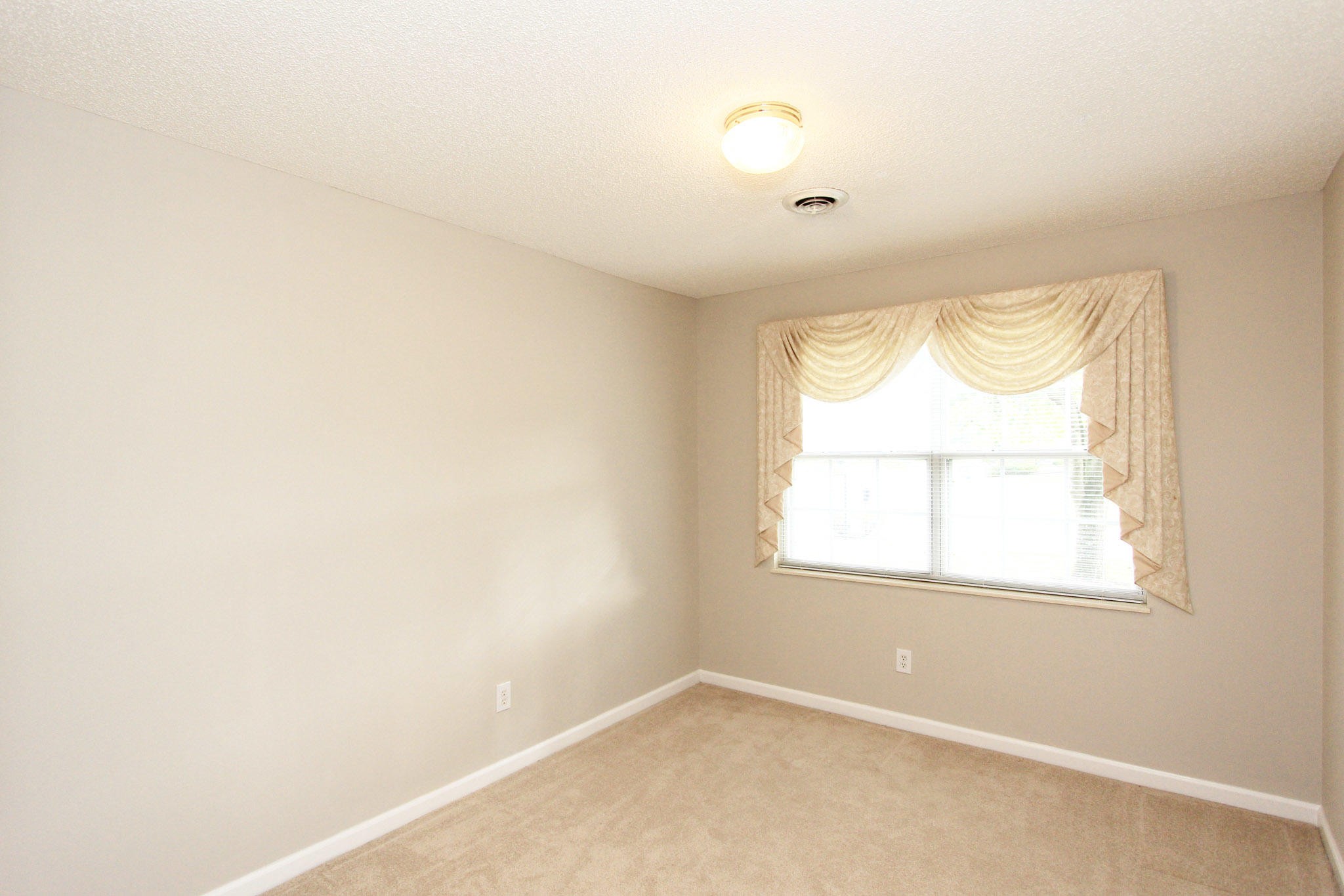 3217 Laurel View Road Knoxville, TN 37917 - Photo 6 of 29 Gallery Image 6